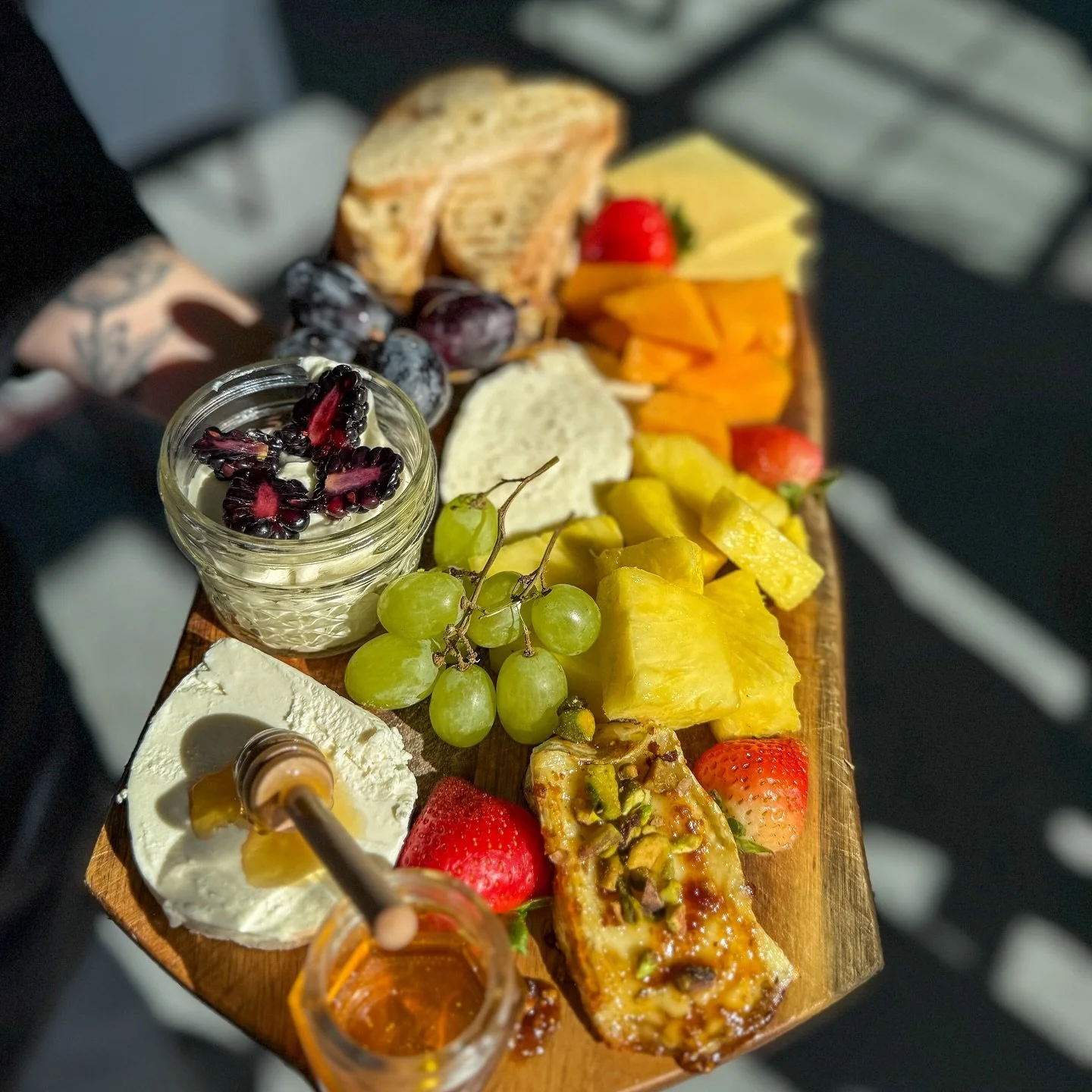 Tomorrow’s plan? Brunch 10am–2pm.
First stop: Fruit & Cheeseboard. 🥂
Call us or book online—see you at Cuvée!