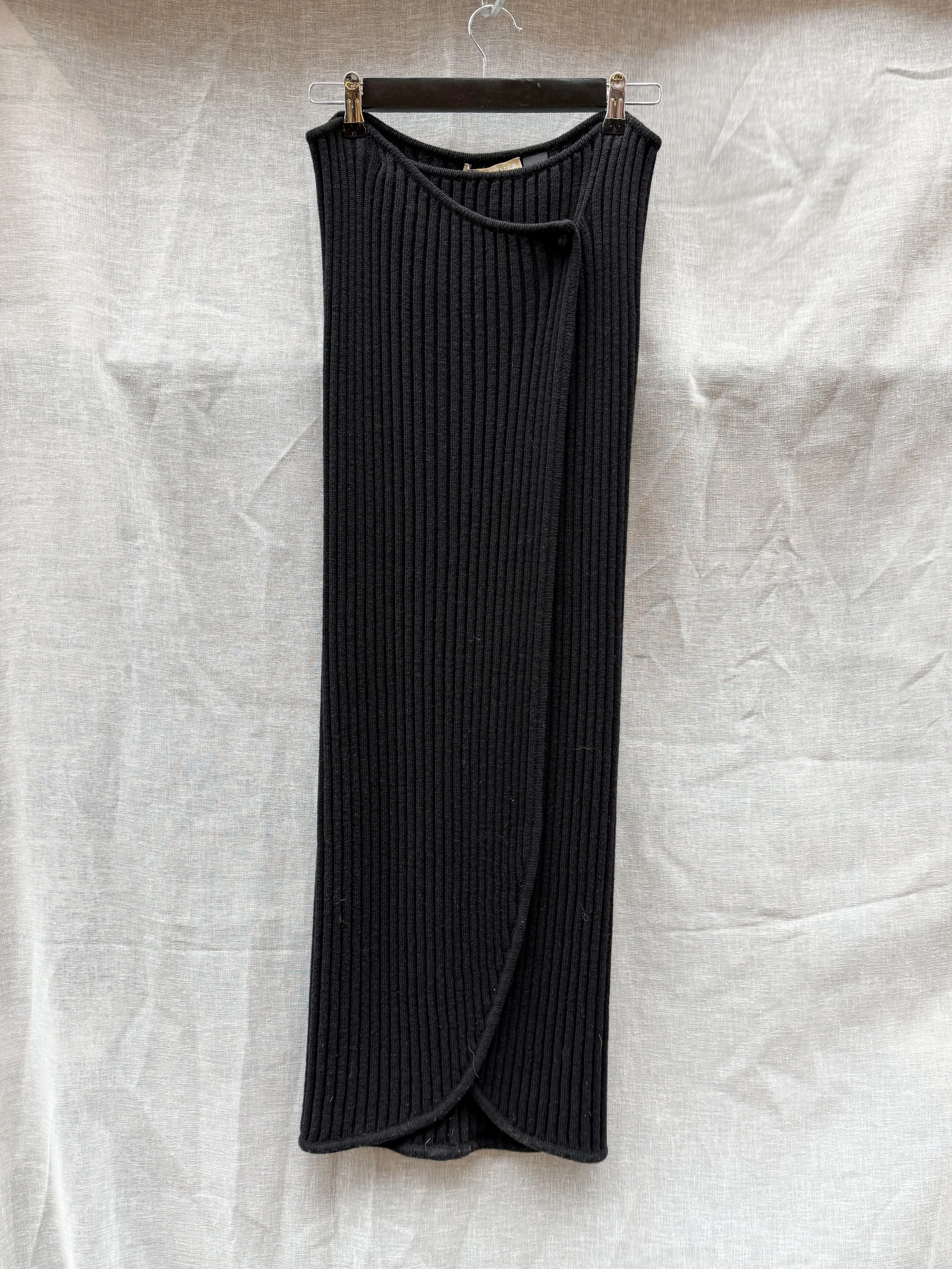 Skjørt omslag sort ull