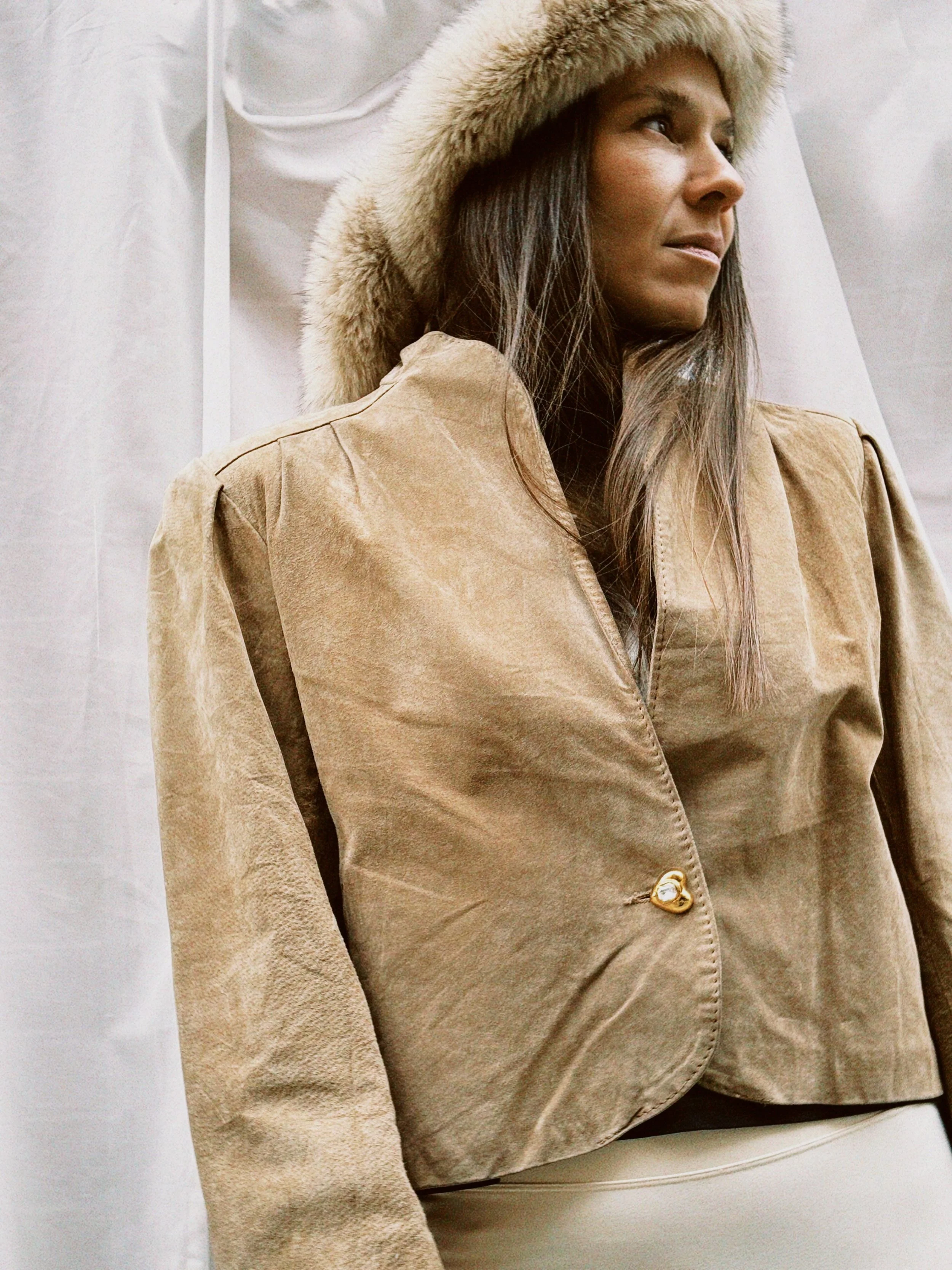 Jakke beige semsket skinn