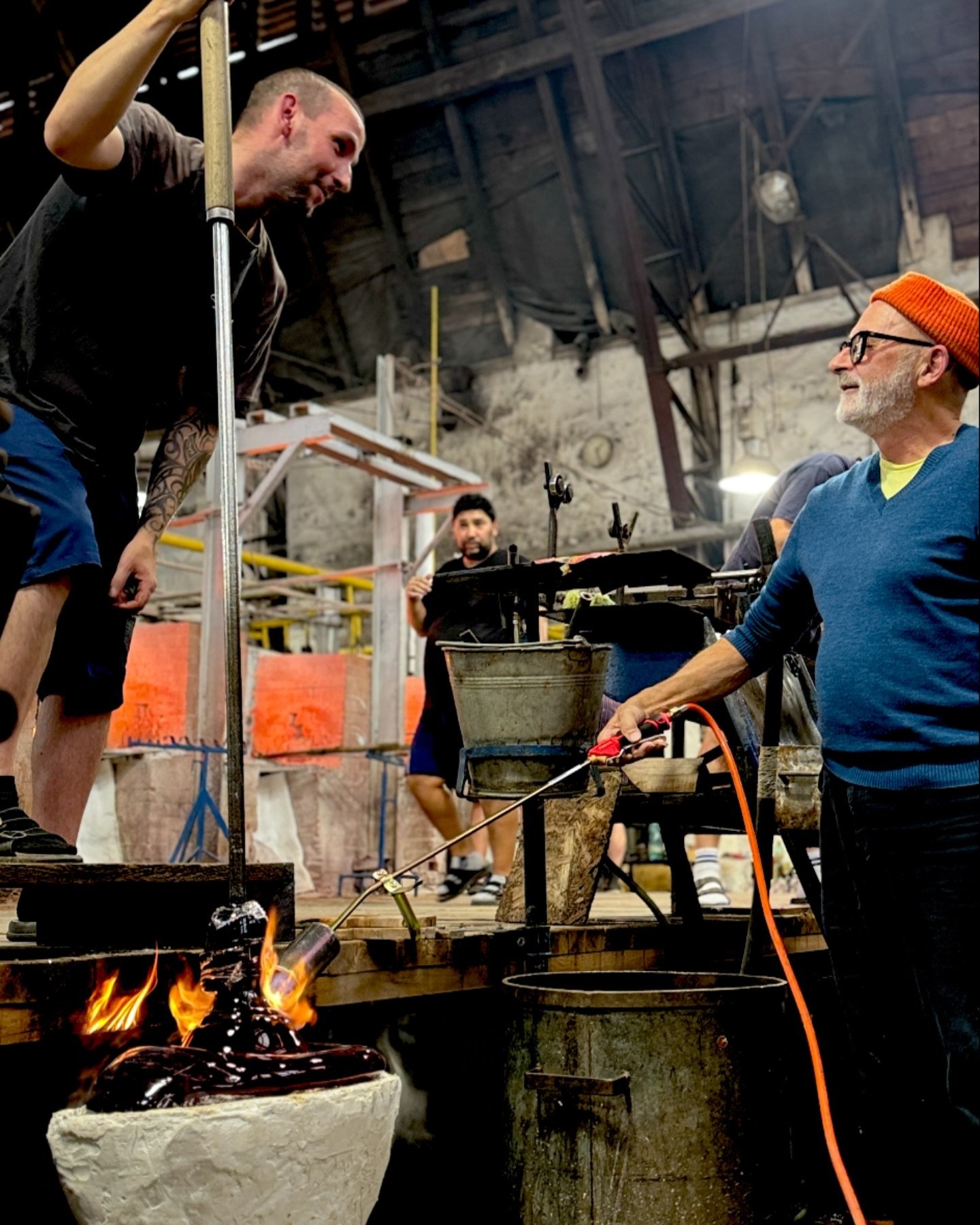 The world comes to Novy Bor for the International Glass Symposium. @igs.novybor pairs artists and makers. The width and breadth of Czech glass knowledge is on display. This photo of Tomas working with @charlesparriott and @hparriott at @glassworksjil