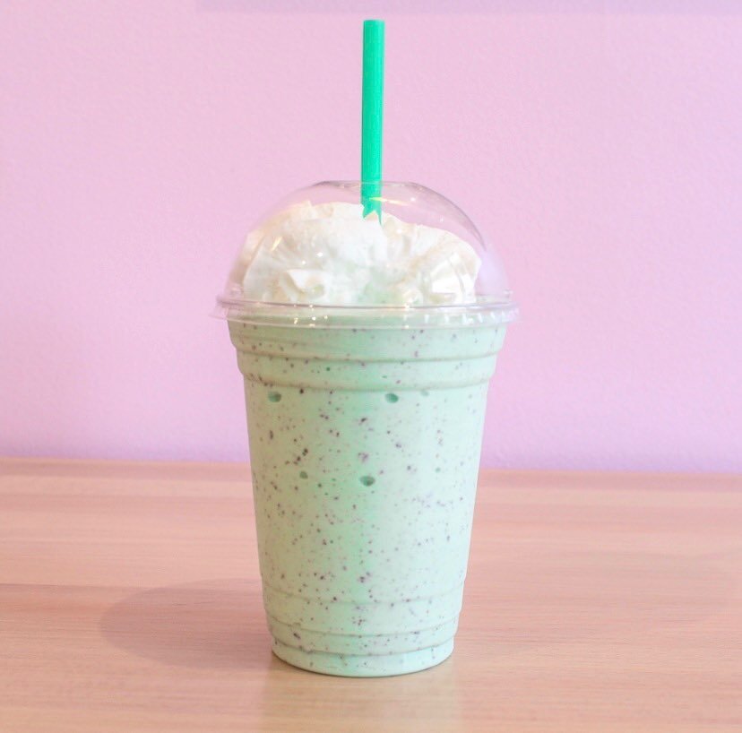 ☘️☘️ Happy St. Patrick&rsquo;s Day! Celebrate with our thick Green Mint Chip milkshakes 😍 #benicia #icecream #milkshake