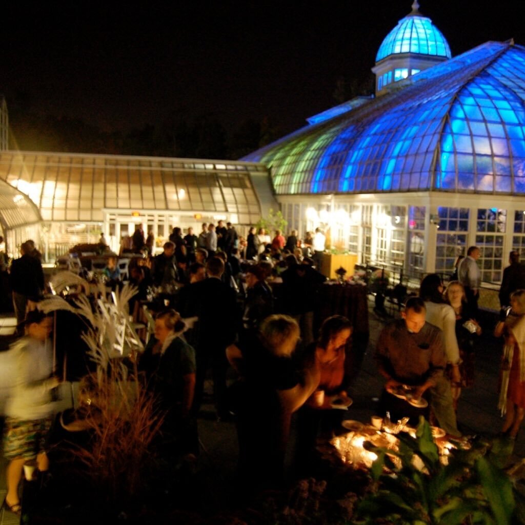 🥂 Giveaway Alert ‼️ 

We&rsquo;ve got two pairs of tickets to this month&rsquo;s edition of Cocktails at the Conservatory: Pajama Party on Thursday, March 21 from 5:30-9:30pm @fpconservatory! 

All you need to do to enter to win is like this post + 