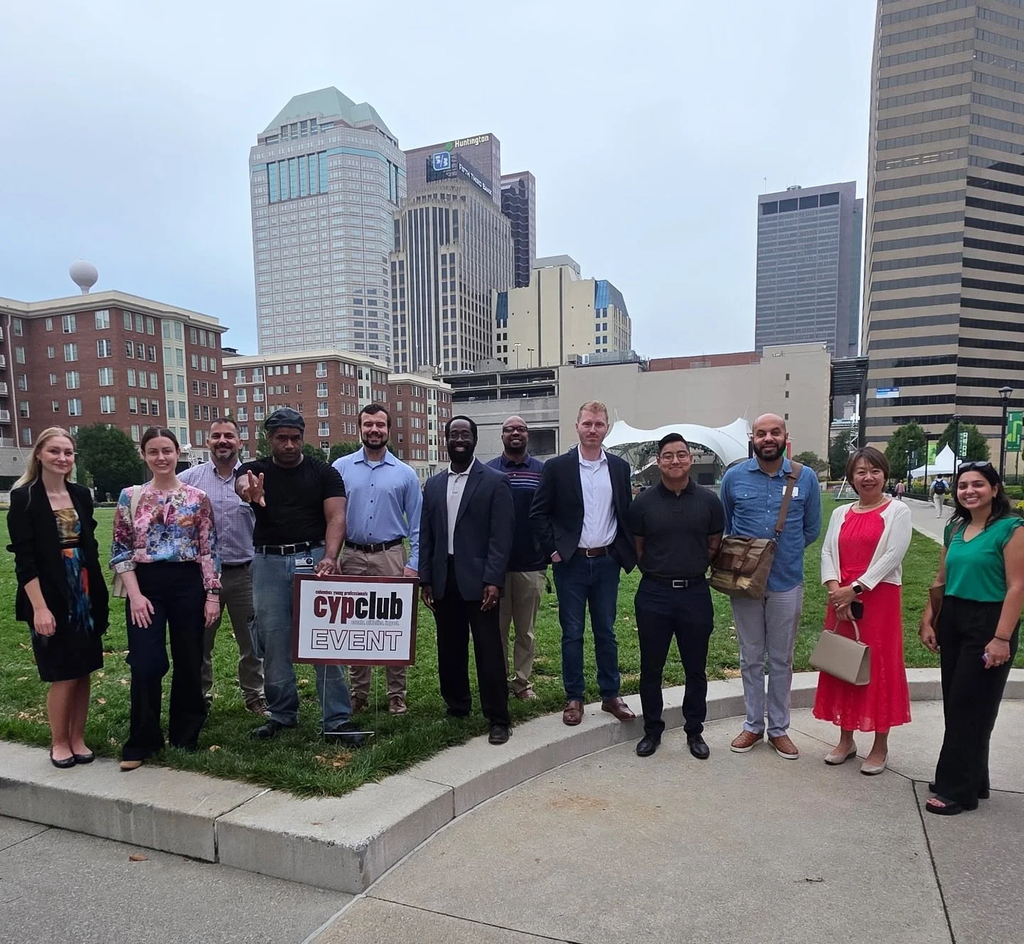 This morning, our Downtown Connect crew gathered at @columbuscommons for coffee, food trucks, and an early-bird group photo, followed by a discussion with Greg Davies, CEO of Downtown Columbus Inc., on future @downtowncolumbus developments at the Dow