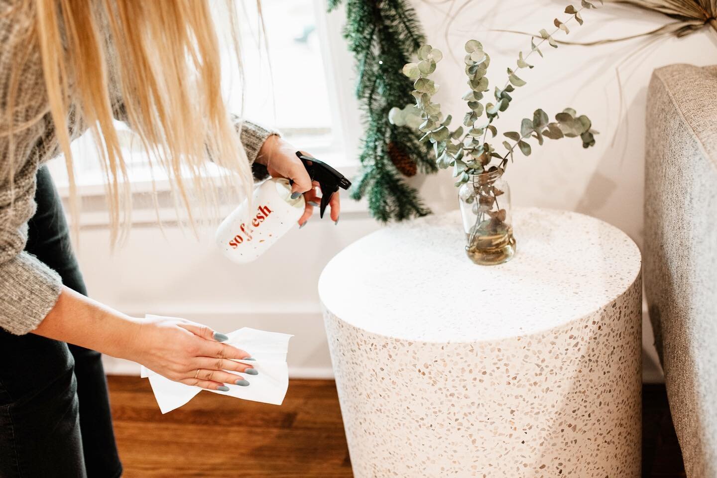 🌼SPRING CLEANING🌼⁣
⁣
Are you looking to learn how to detox your home of toxins and ⁣harsh chemicals and switch to a more natural cleaning product?⁣
⁣
Join us TOMORROW, March 20th at 11AM as Dr. Lacey and Blair Estes teach you how to ditch + switch 