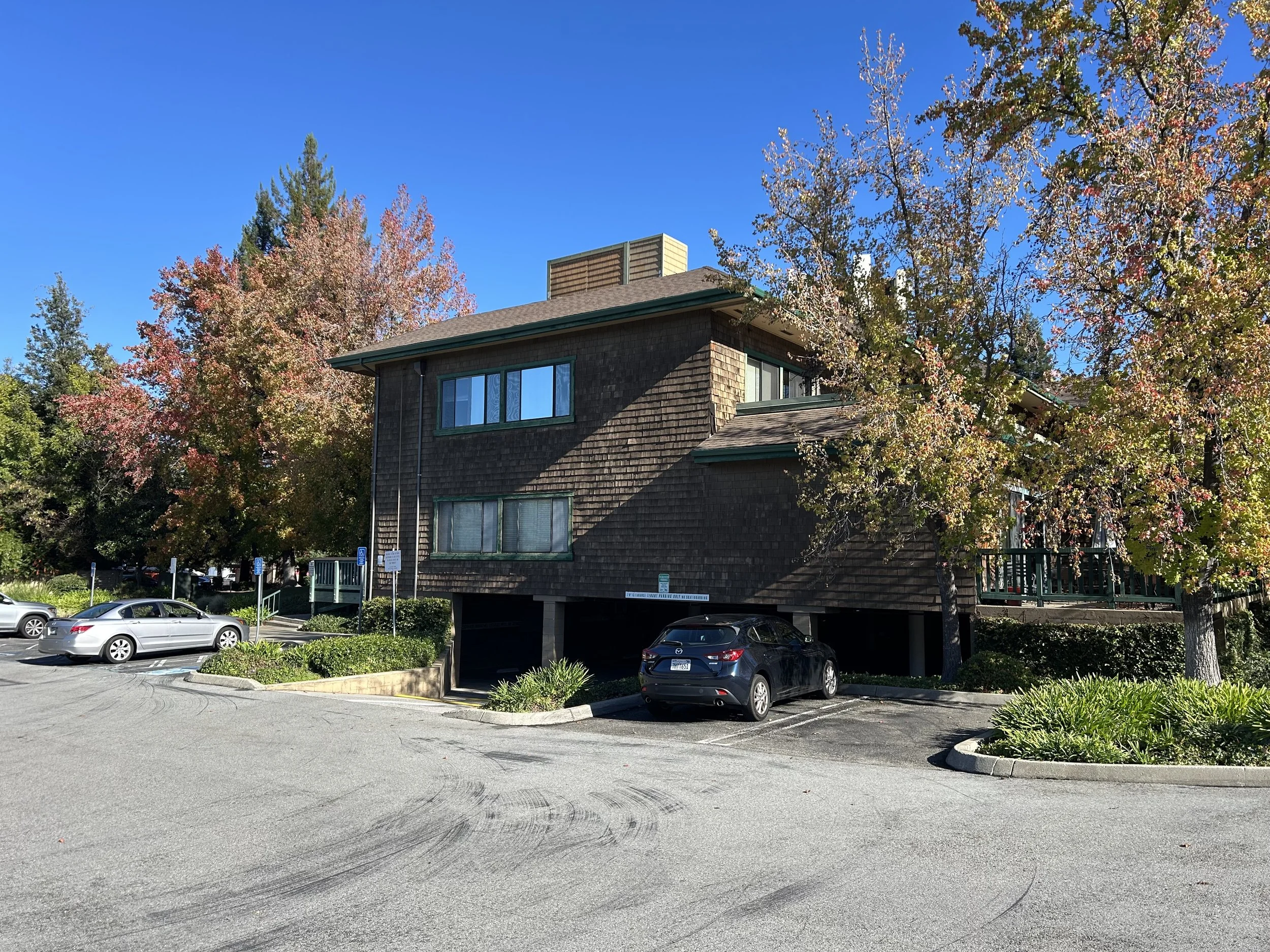 Rear of building for Los Gatos Therapist