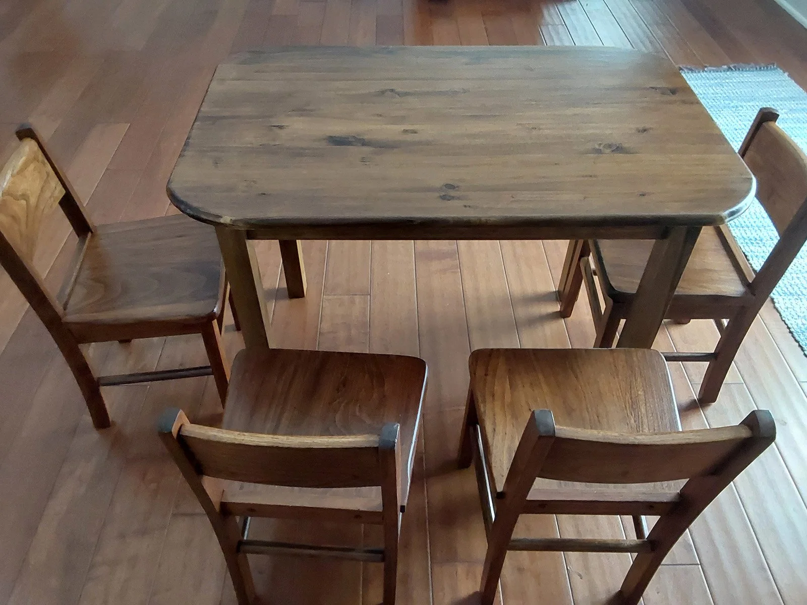 Table and Chairs for Toddlers: Arlan Hostetler and Elizabeth Troyer-Miller, Wood River Mennonite