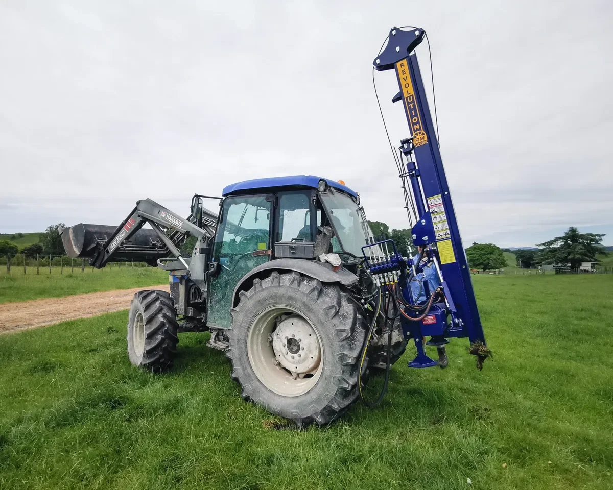 21-revolution-rm-post-driver-tractor-front-loader-side-view-paddock-compressed.webp