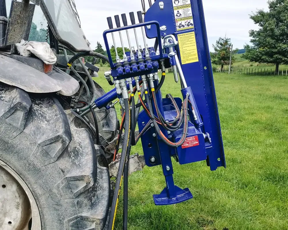 22-revolution-rm-hydraulic-valve-block-closeup-blue-hoses-compressed.webp