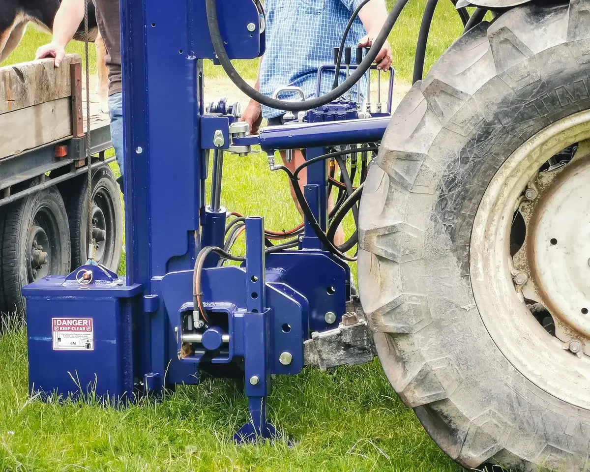 23-revolution-rm-base-mounting-point-tractor-closeup-compressed.webp