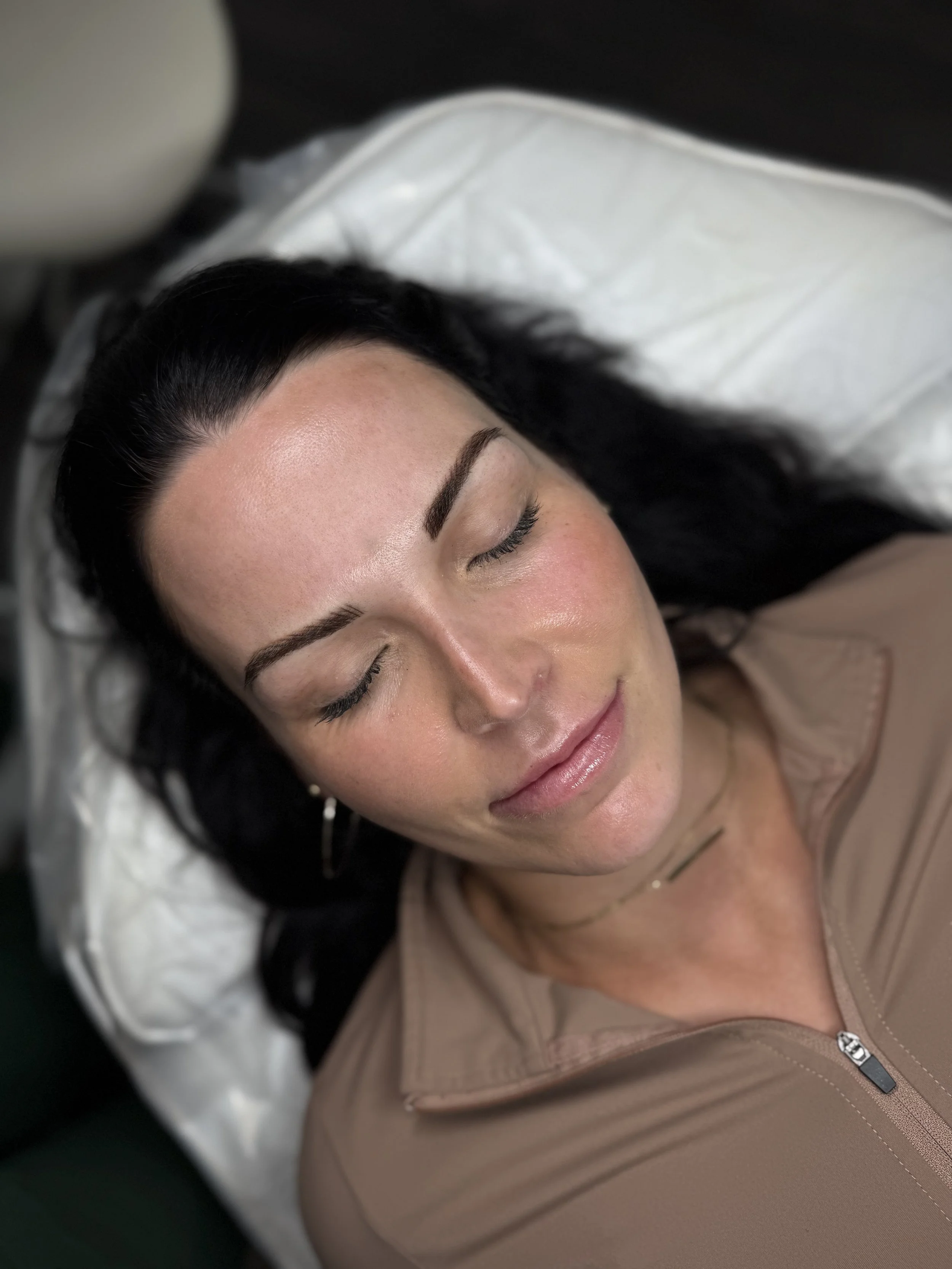 Defined powder brows with fresh pigment saturation