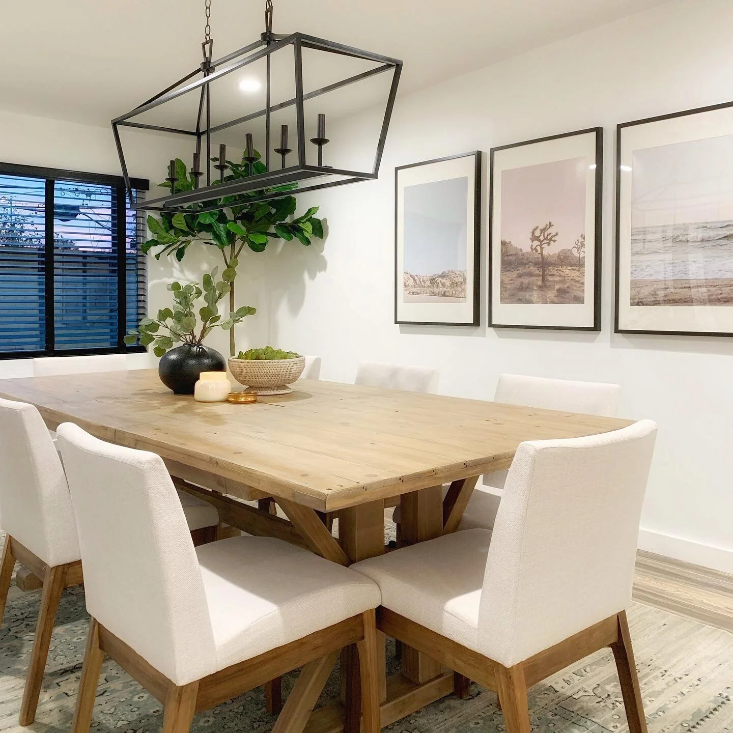 M I N I M A L I S T | Design with simplicity that represent a sense of order and essential quality.
.
.
.
You can achieve this look with a small selection of color and curated decor pieces in your space.
