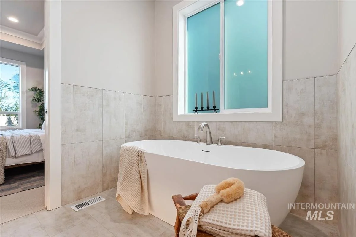 Primary Ensuite 4.jpeg