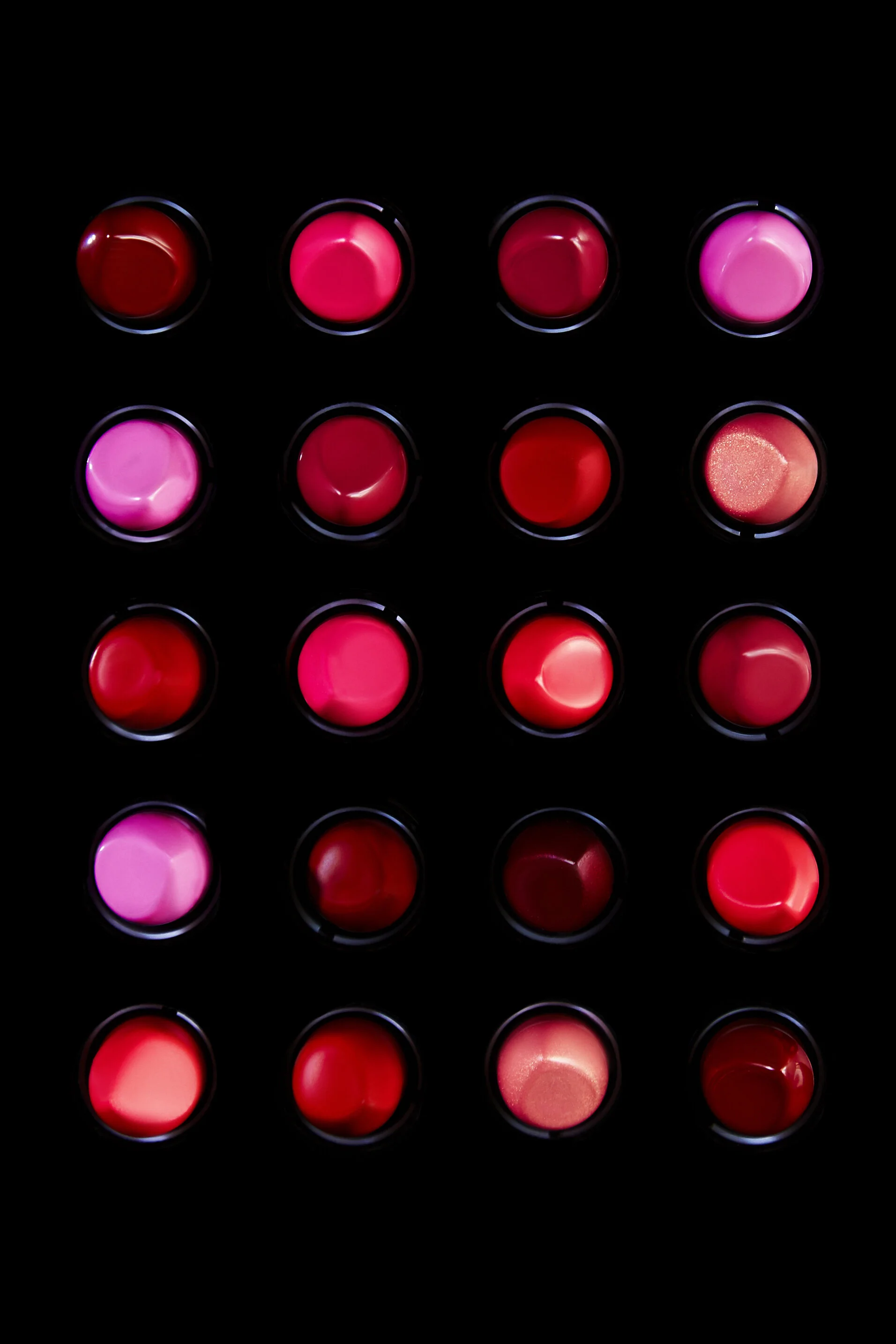 2020-01-18_Cosmetic Laydown_lipsticks 1v2.jpg