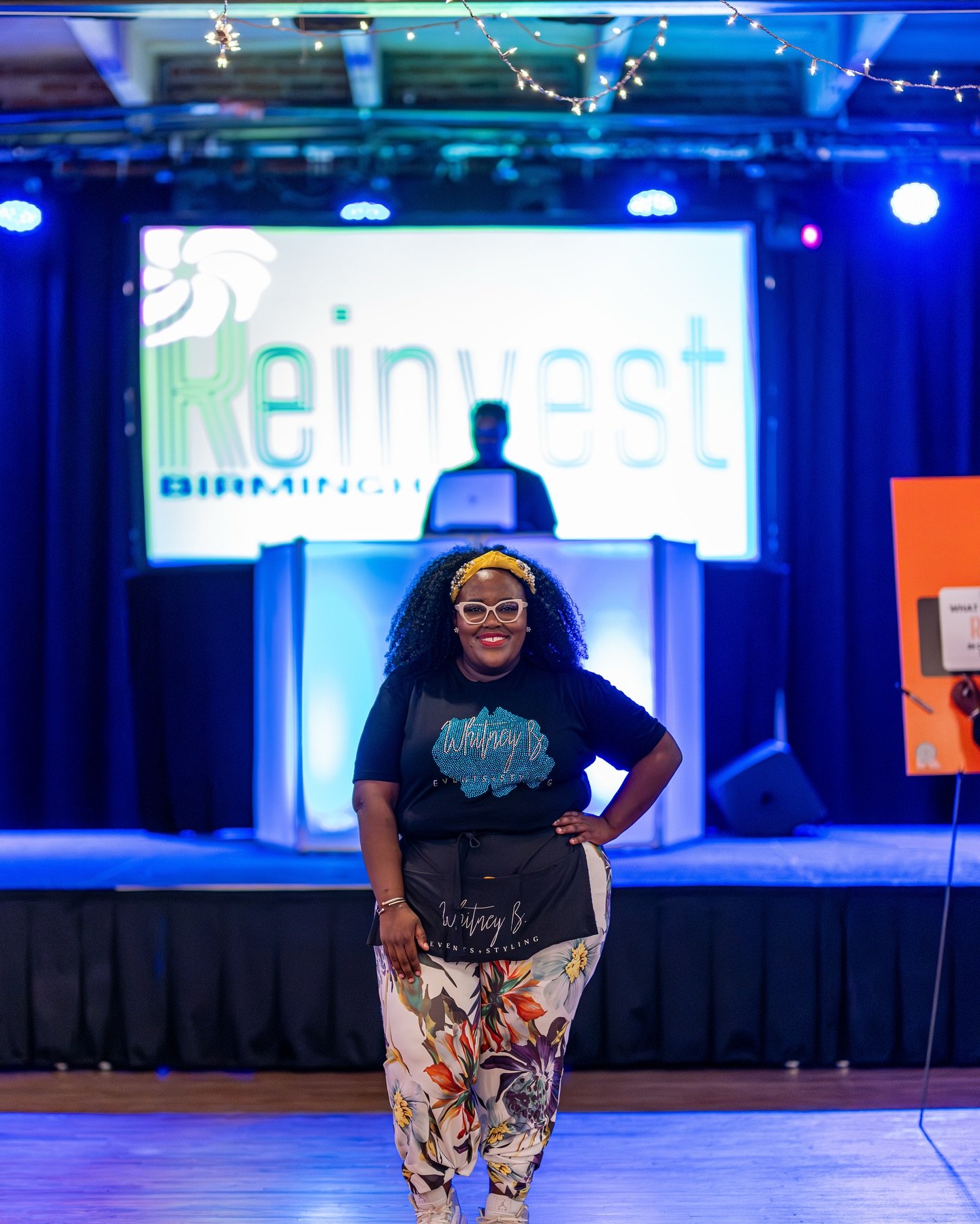 Rare moment alert: me in front of the camera at my event but also wouldn&rsquo;t be a picture of me without my signature ✌🏾!
#whitneybevents #alabamaeventplanner #birminghamentrepreneurs #birminghamevents