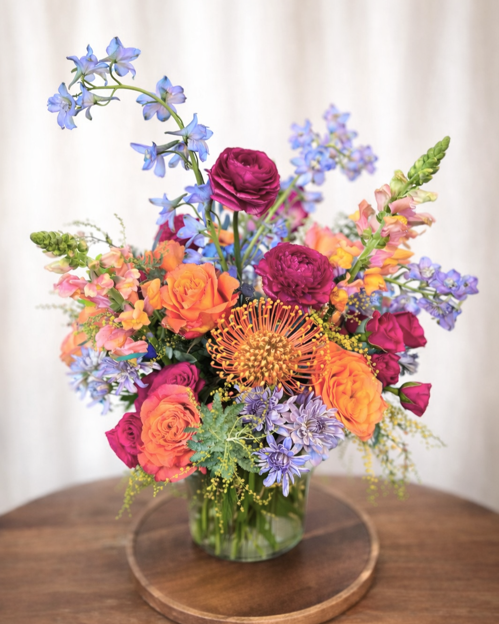 Vibrant%252Bfloral%252Barrangement%252Bin%252Bglass%252Bvase.png
