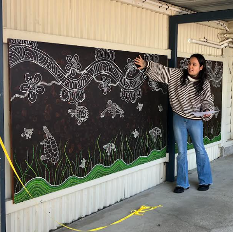 Tanisha explaining the art work to the Ballandean community
