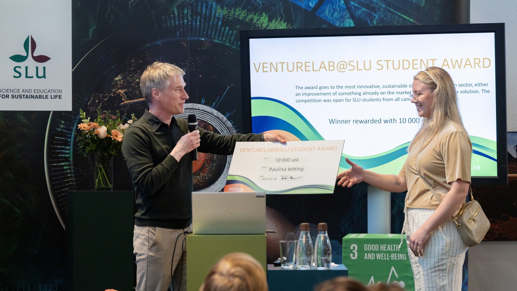 Id&eacute; f&ouml;r s&auml;krare f&ouml;dslar vinner pris!
I samband med Thesis Day p&aring; Ultuna delades VentureLab@SLU Student Award ut f&ouml;r f&ouml;rsta g&aring;ngen. Stort grattis till vinnaren Paulina Witting som tilldelades 10 000 kr f&oum