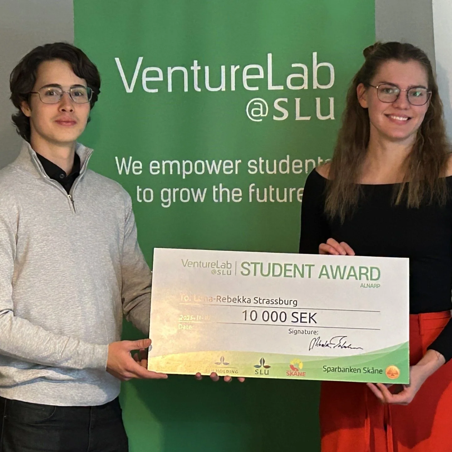 SoilBlock Cycle wins VentureLab@SLU Student Award in Alnarp!

Lena Strassburg&rsquo;s innovative idea for developing a growing substrate impressed the jury and was awarded SEK 10,000.

Peat is a good growing substrate, but the environmental consequen