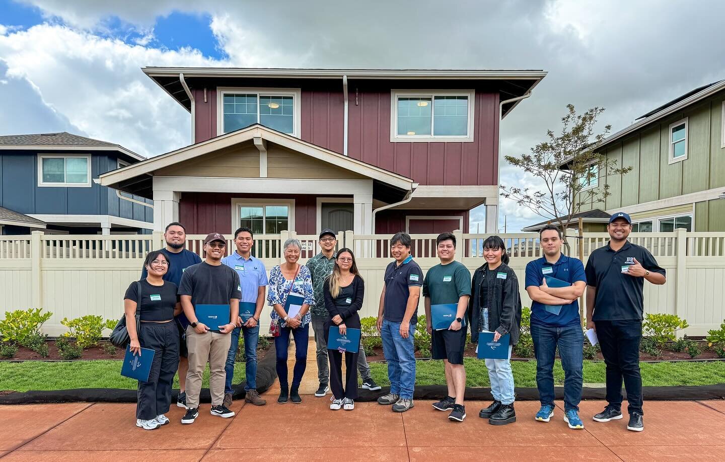 Thank you all to those that were able to join us for our free site tour of Koa Ridge. We&rsquo;d like to thank @castlecookehawaii and #designpartnersinc for guiding us through our walk and showing us the wonderful sights. We are excited and can&rsquo
