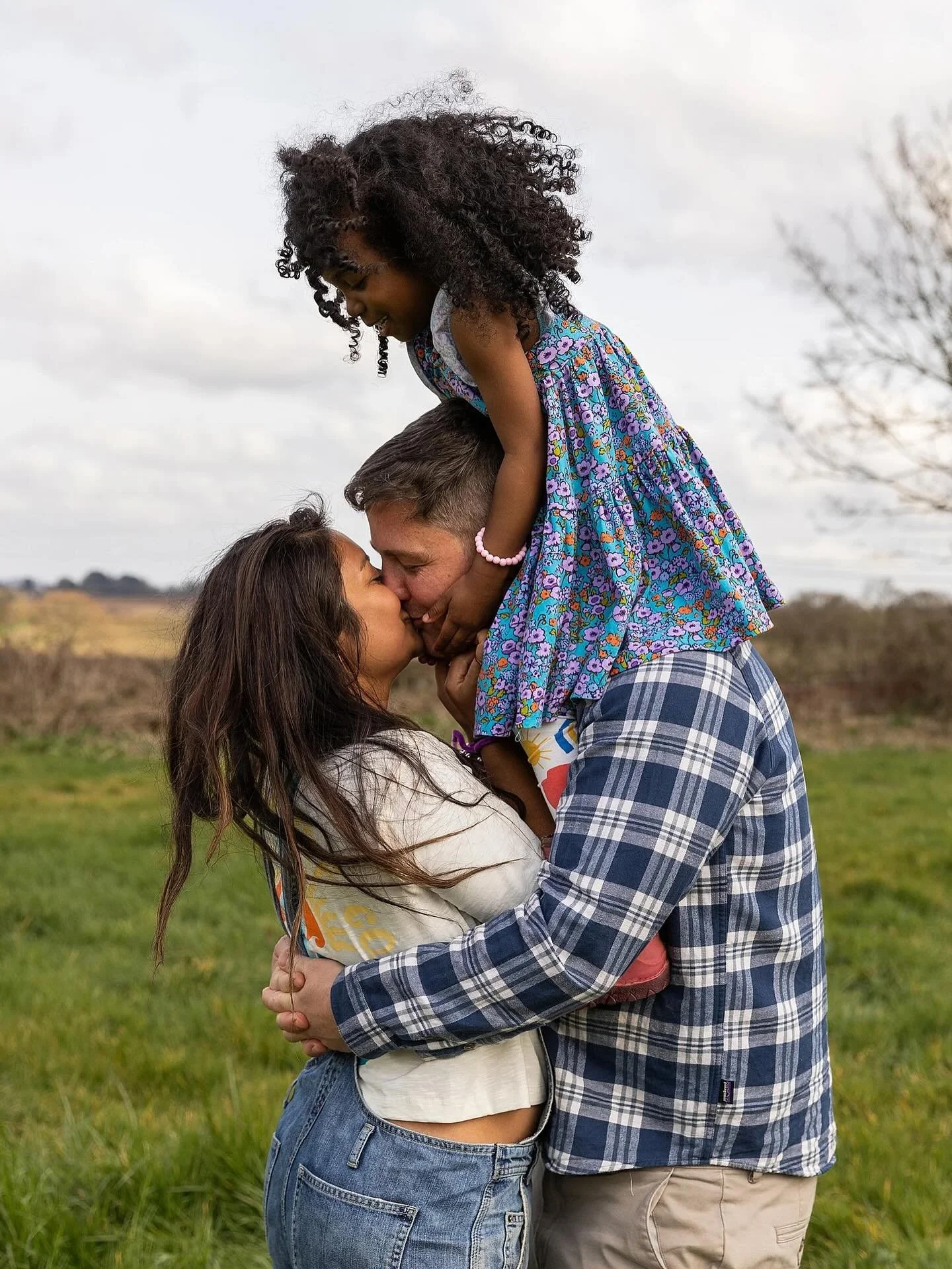 Not to be to mushy or anything, but photographing families heals my soul a little everytime.
I truly feel that it is such a gift to document such a beautiful time in your lives.
I consider myself incredibly lucky.🍀