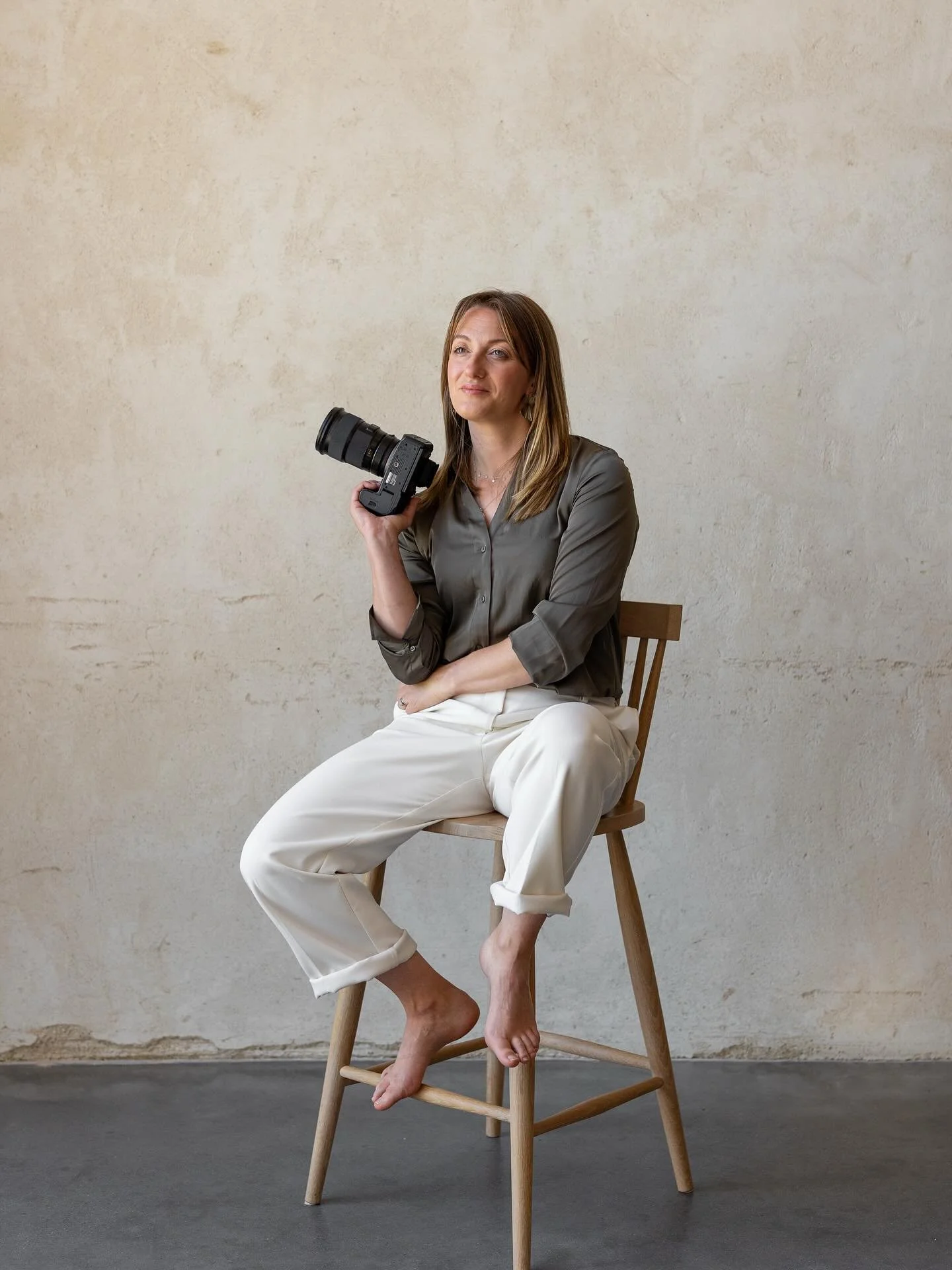 This is not me! But I wouldn&rsquo;t be upset looking like that.💁🏻&zwj;♀️ I had the privilege of photographing a fellow talented photographer @lauracullenphotography 
No pressure!
I think we made a good pair though and result was these shnazzy pics