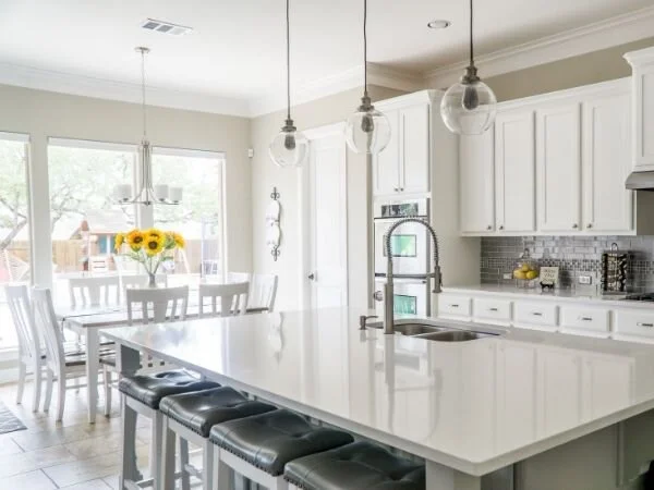 Open kitchen design for entertaining and boosted conversation.