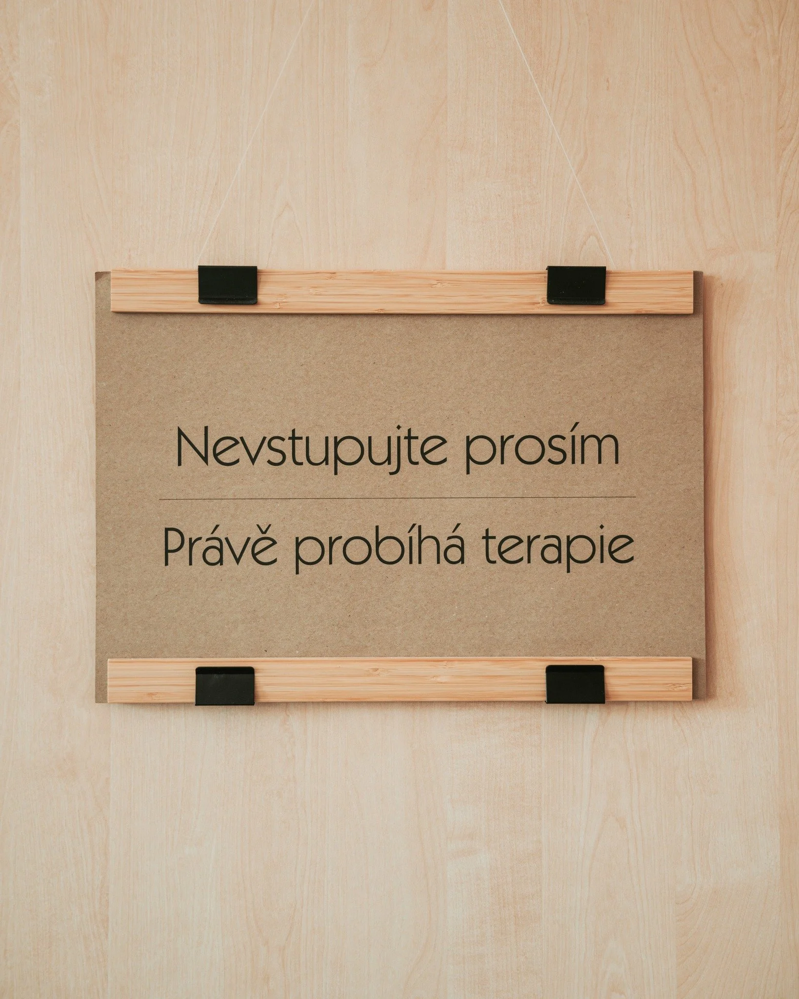 Pros&iacute;m neru&scaron;it, pr&aacute;vě prob&iacute;h&aacute; terapie. 💆&zwj;♀️

Každ&yacute; klient u n&aacute;s dost&aacute;v&aacute; plnou pozornost.
Bez přeru&scaron;en&iacute;. Bez spěchu. S respektem k tomu, co jeho tělo pr&aacute;vě potřeb