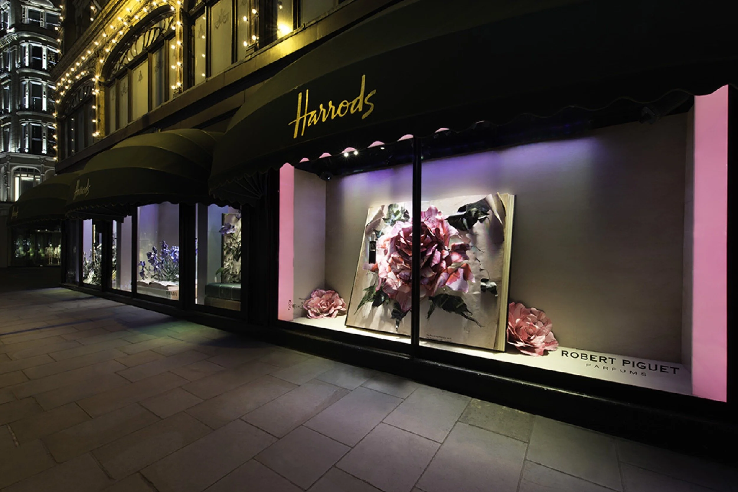 JESSICA MAY UNDERWOOD HARRODS Harrods_Pop-Up_Flowers_Window1 copy.jpg