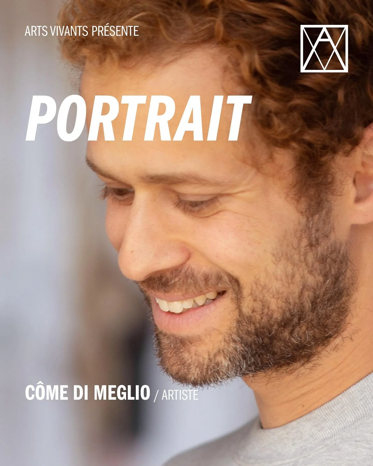 C&ocirc;me Di Meglio d&eacute;veloppe des architectures immersives qui amplifient les &eacute;tats de pr&eacute;sence, en travaillant avec des mat&eacute;riaux et organismes vivants &mdash; myc&eacute;lium, bact&eacute;ries bioluminescentes, vannerie