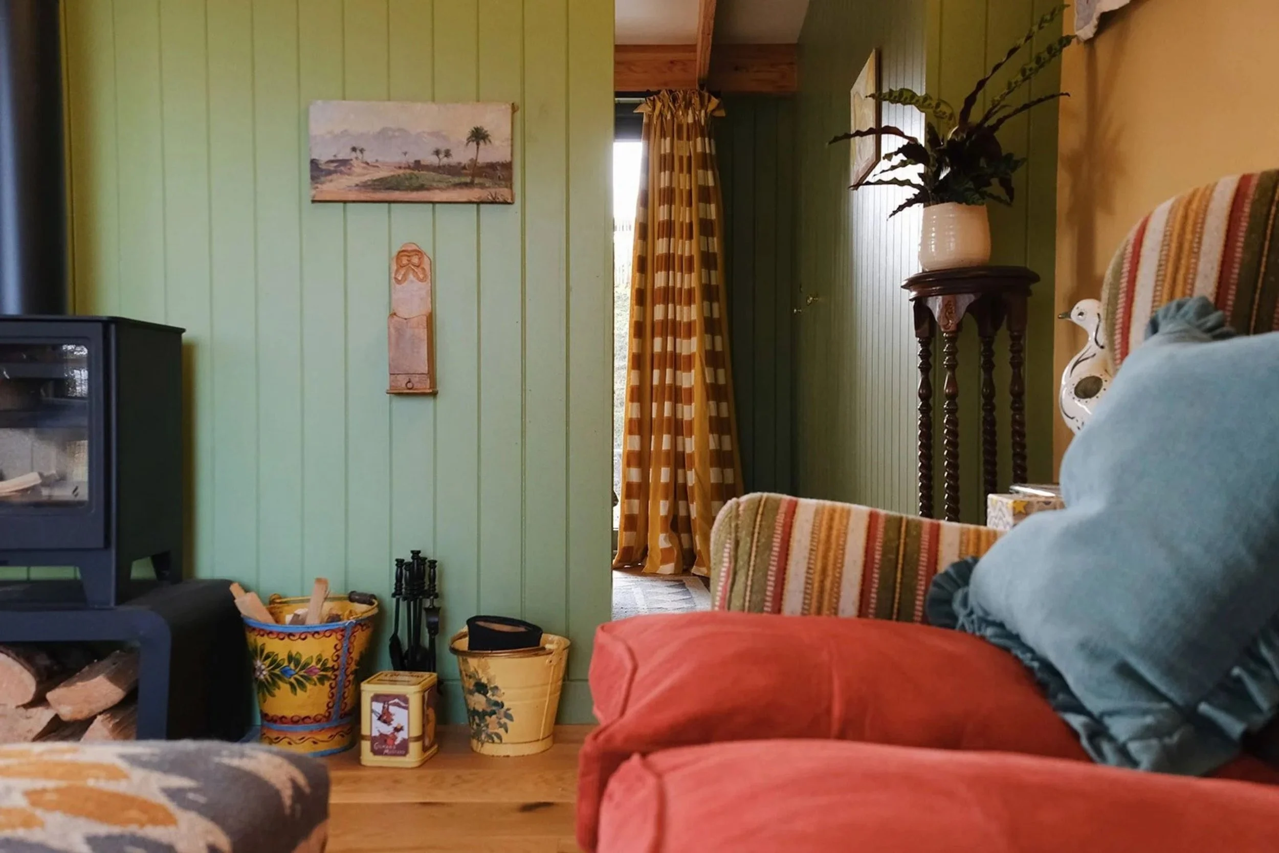 boutique-hotel-cabin-room-interior-details-crows-nest-in-glebe-house-devon.jpg