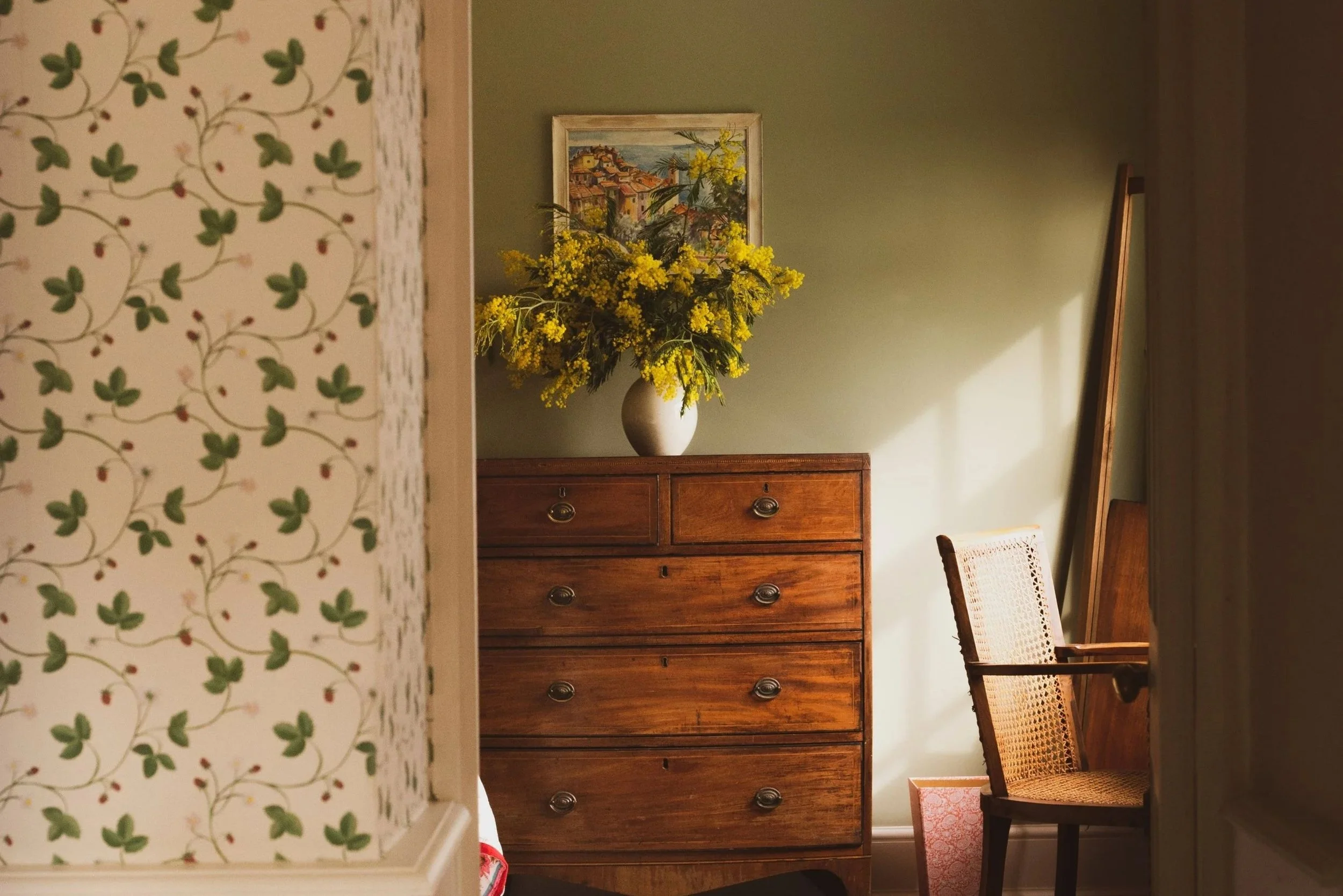 hallway-view-of-bed-and-breakfast-room-in-glebe-house-devon.jpg