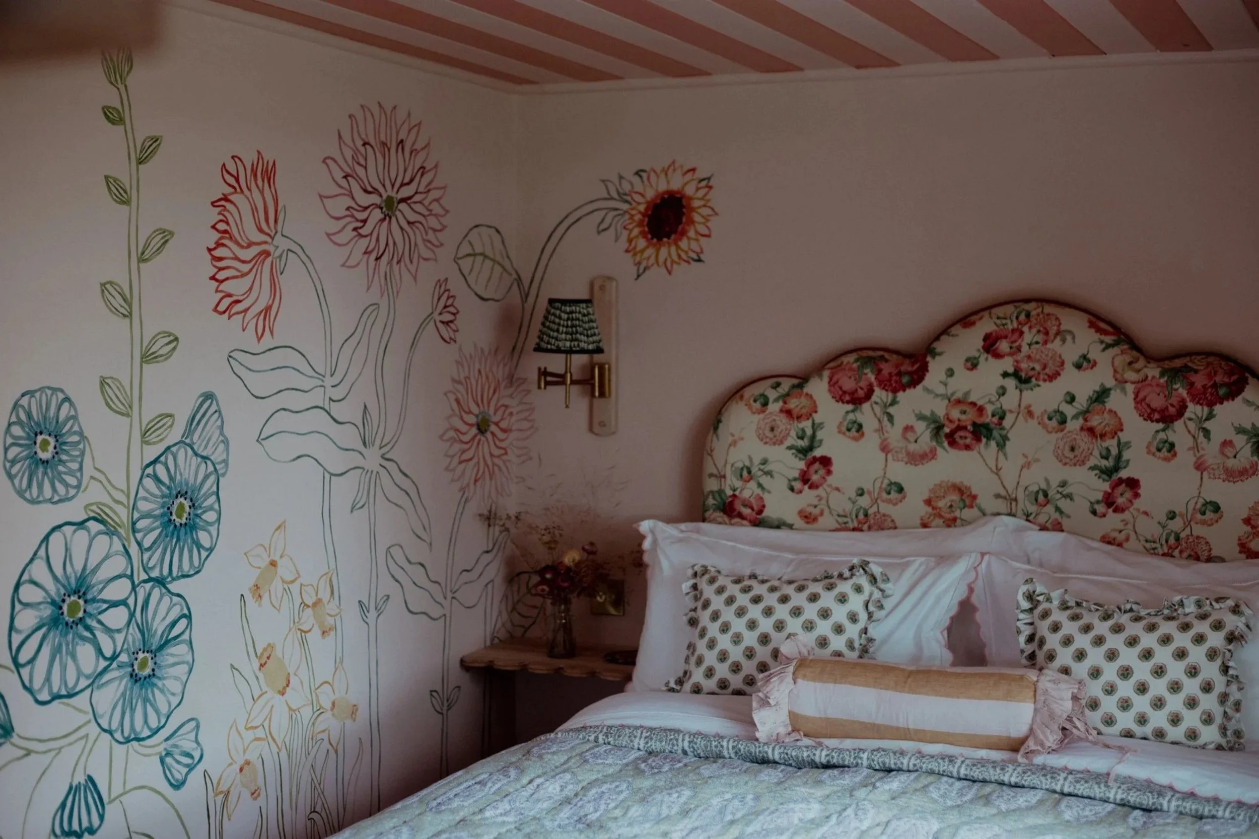 best-boutique-hotel-bedroom-southleigh-wood-in-Devon-for-tourists.jpg