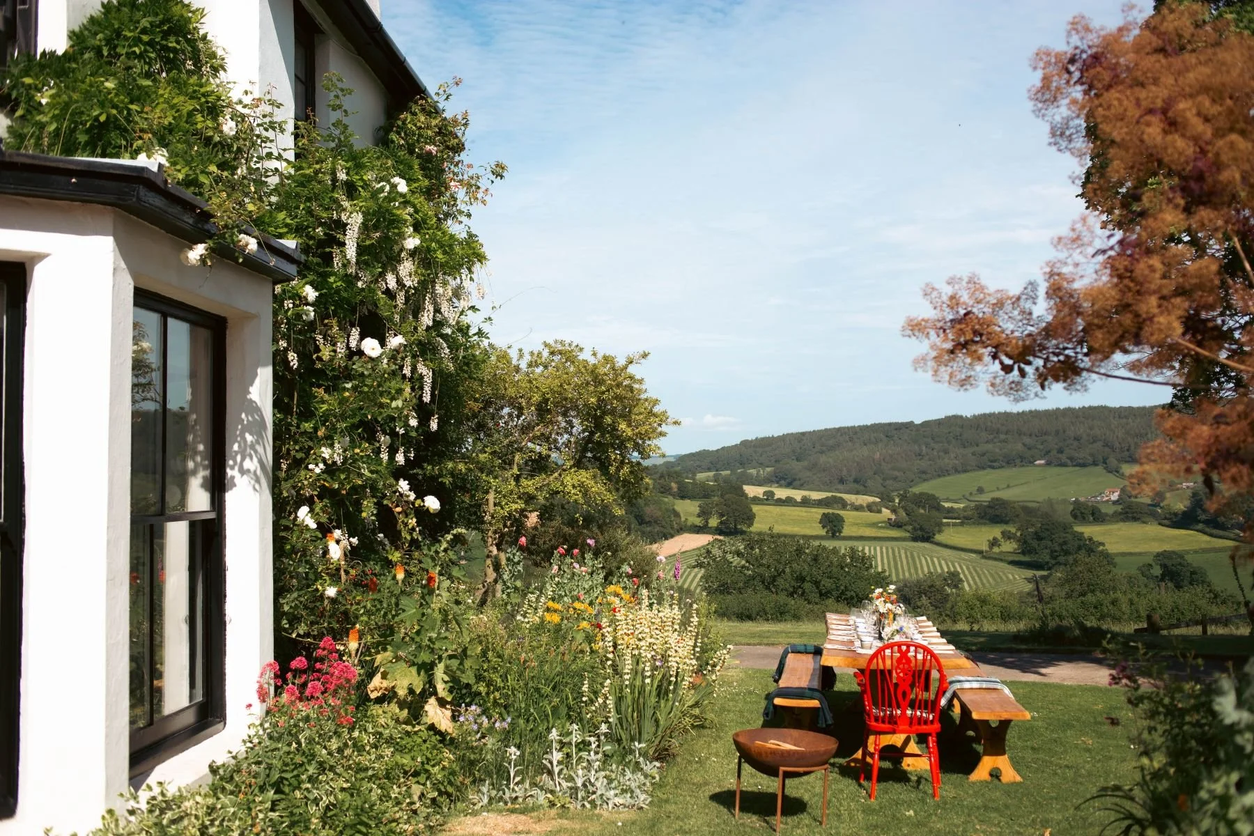 dining experience in an outdoor setting for foodie visiting devon