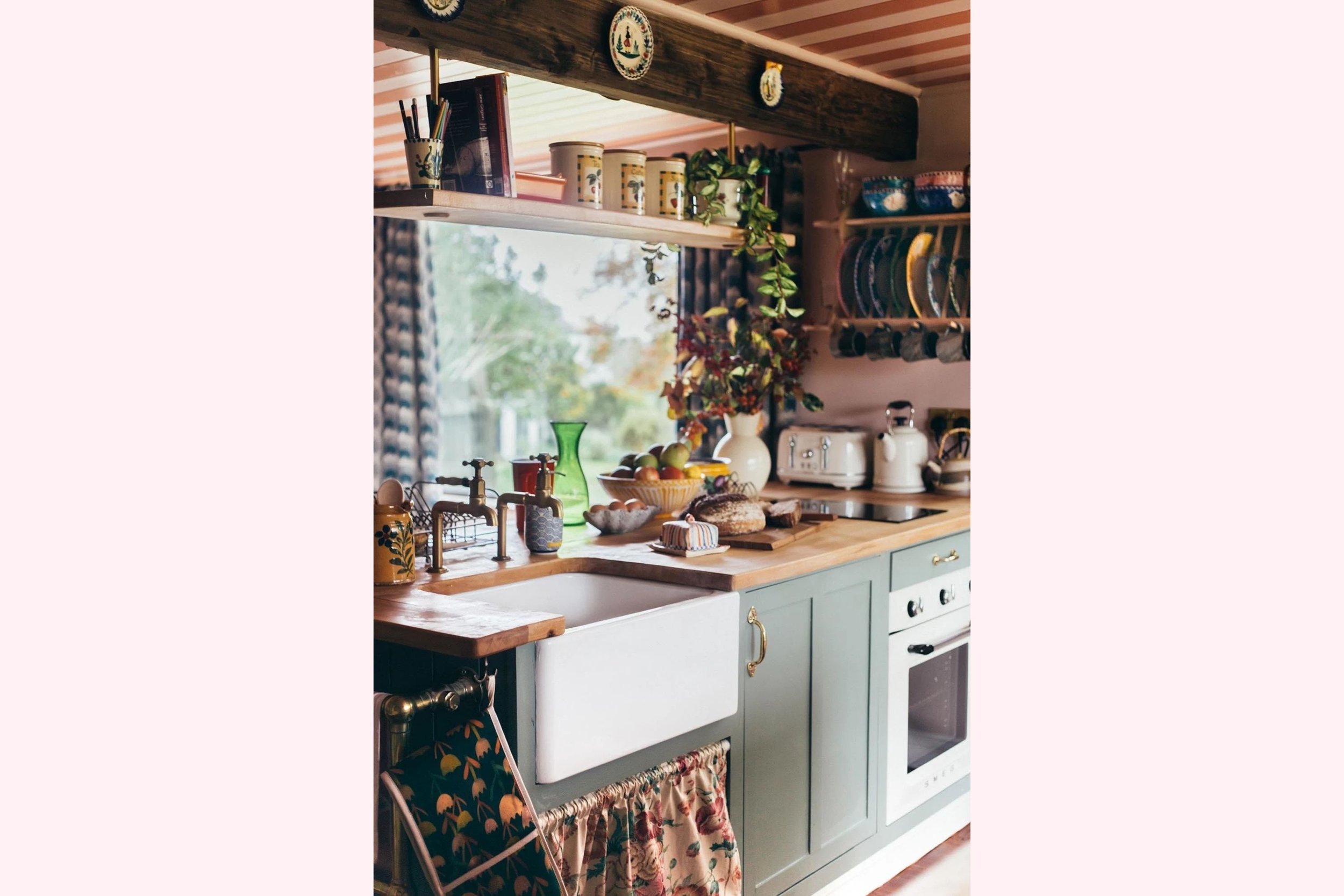 kitchen-amenities-of-boutique-hotel-in-Axminster-for-tourists.jpg