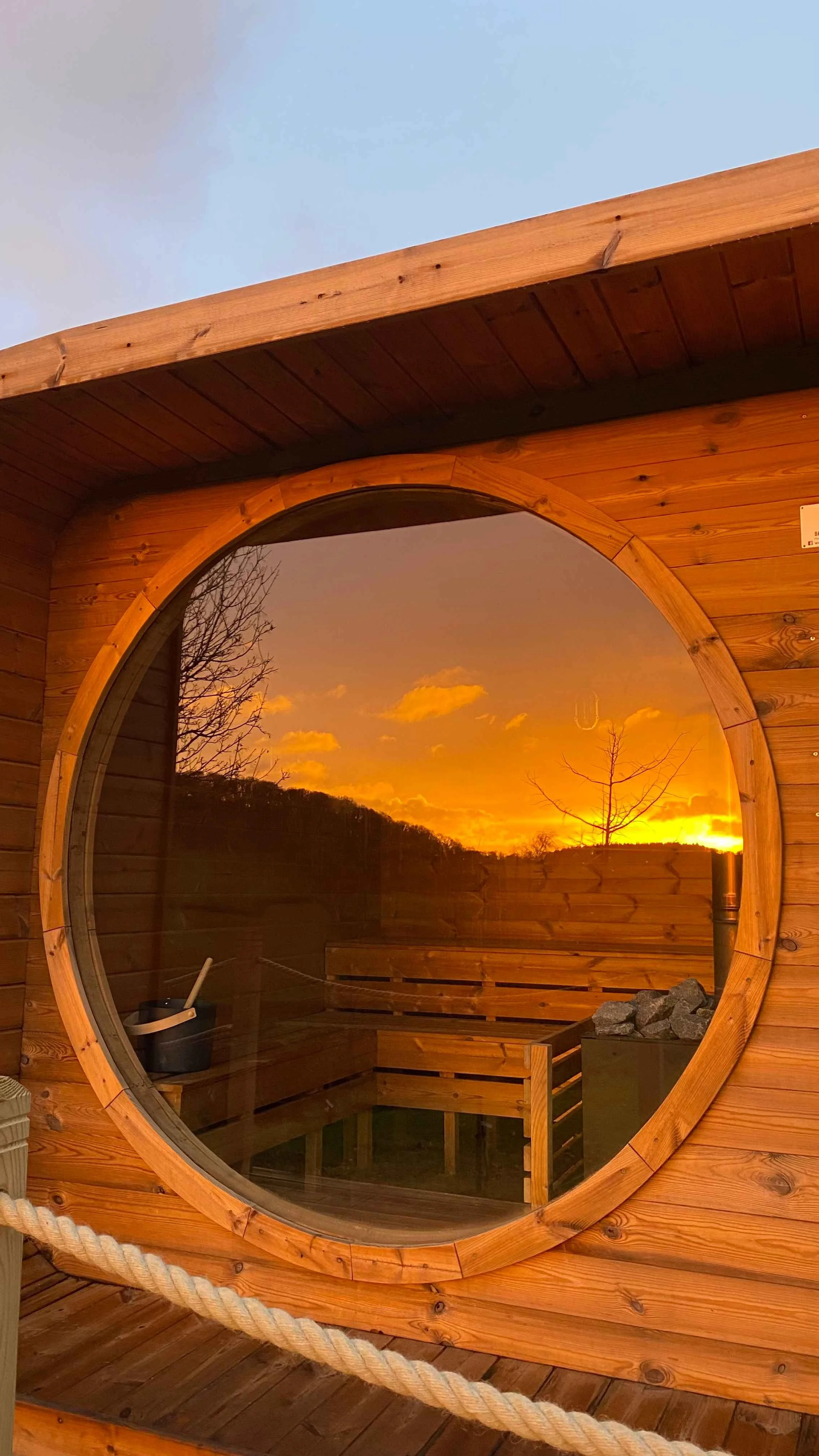 outdoor-sauna-and-cold-plunge-experience-in-devon-hotel.jpg
