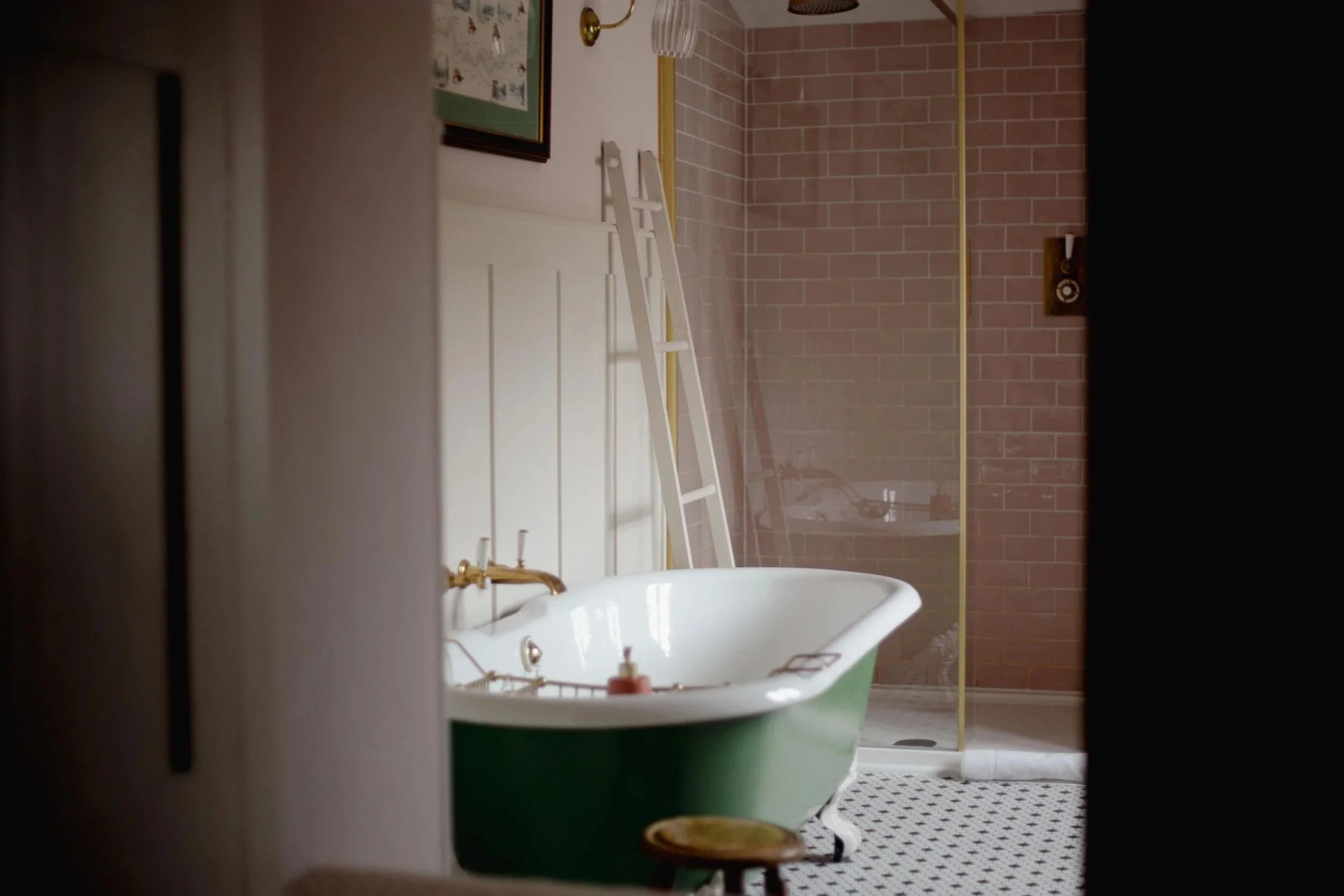 amenities-of-bed-and-breakfast-hotel-for-tourists-in-lyme-regis.jpg