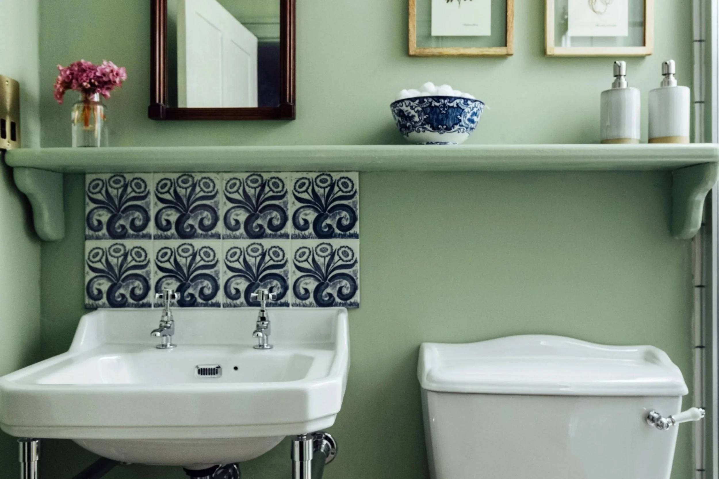 bathroom-details-of-best-boutique-hotels-for-couples-near-exeter.jpg
