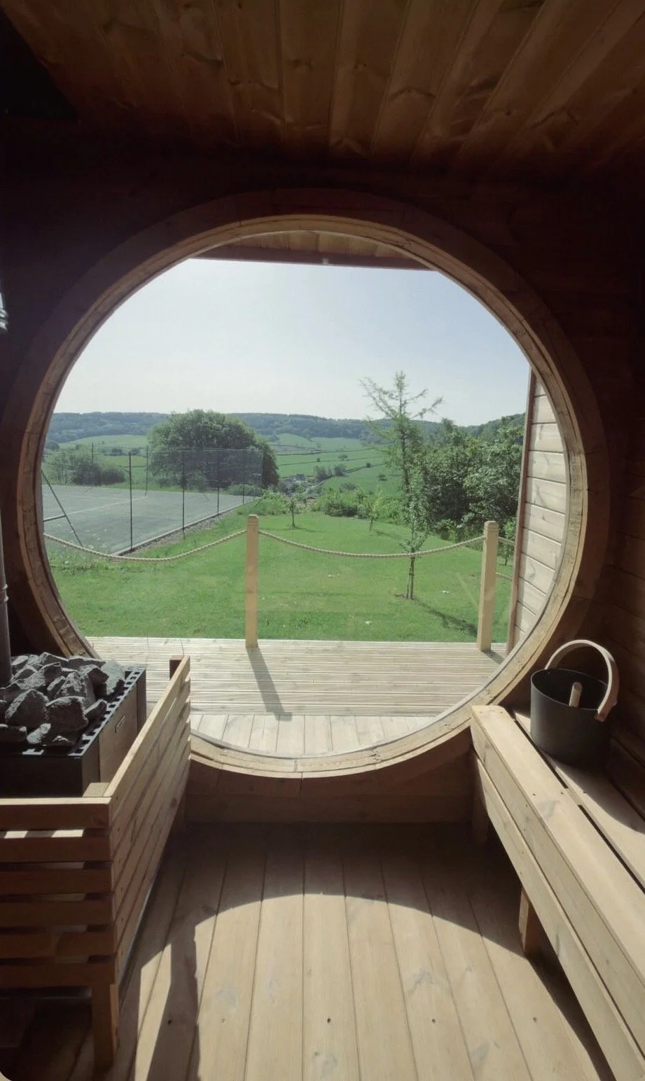outdoor-sauna-and-cold-plunge-in-devon-for-tourists.jpg