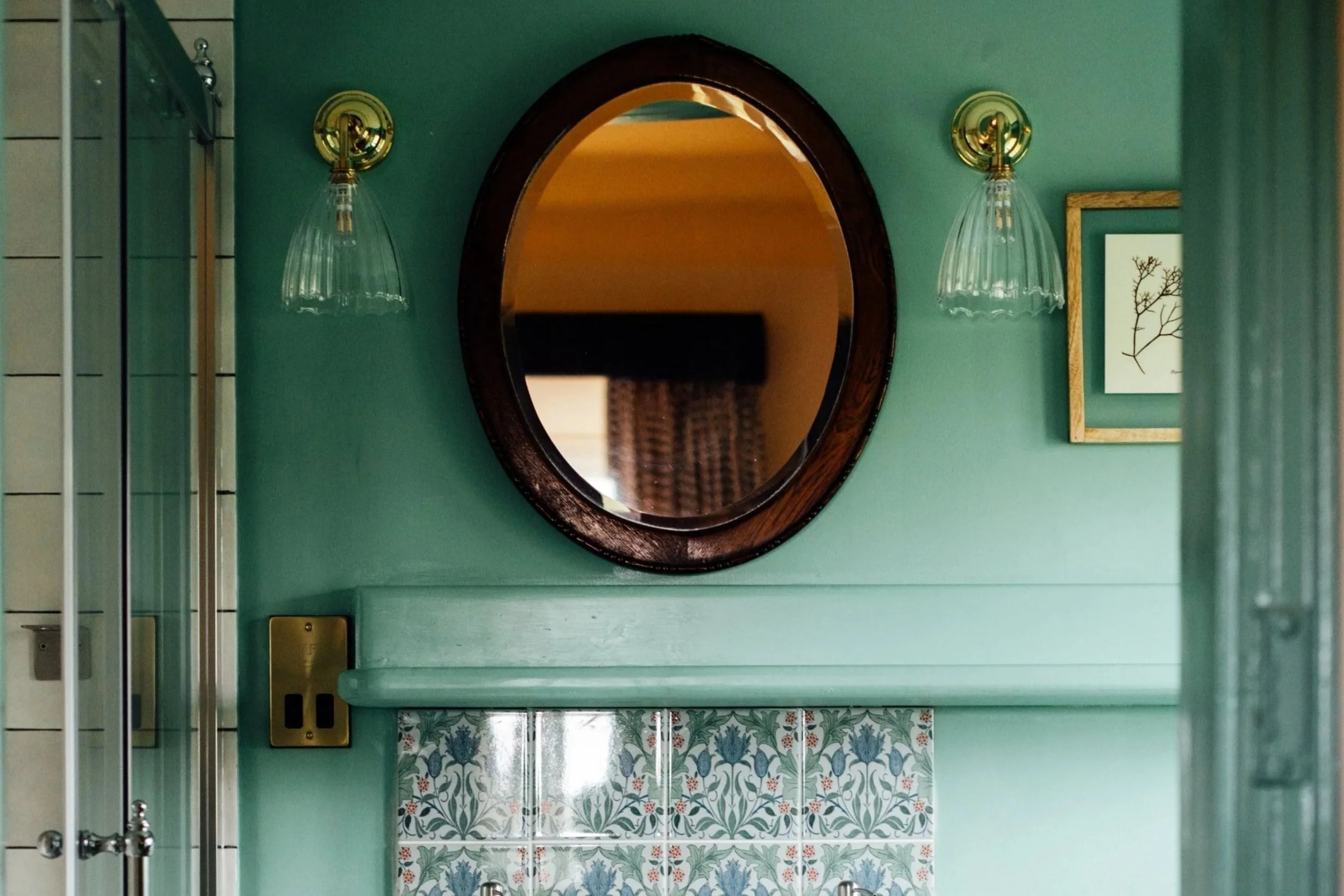 bathroom-details-from-house-hotel-accommodation-for-tourists-in-sidmouth.jpg