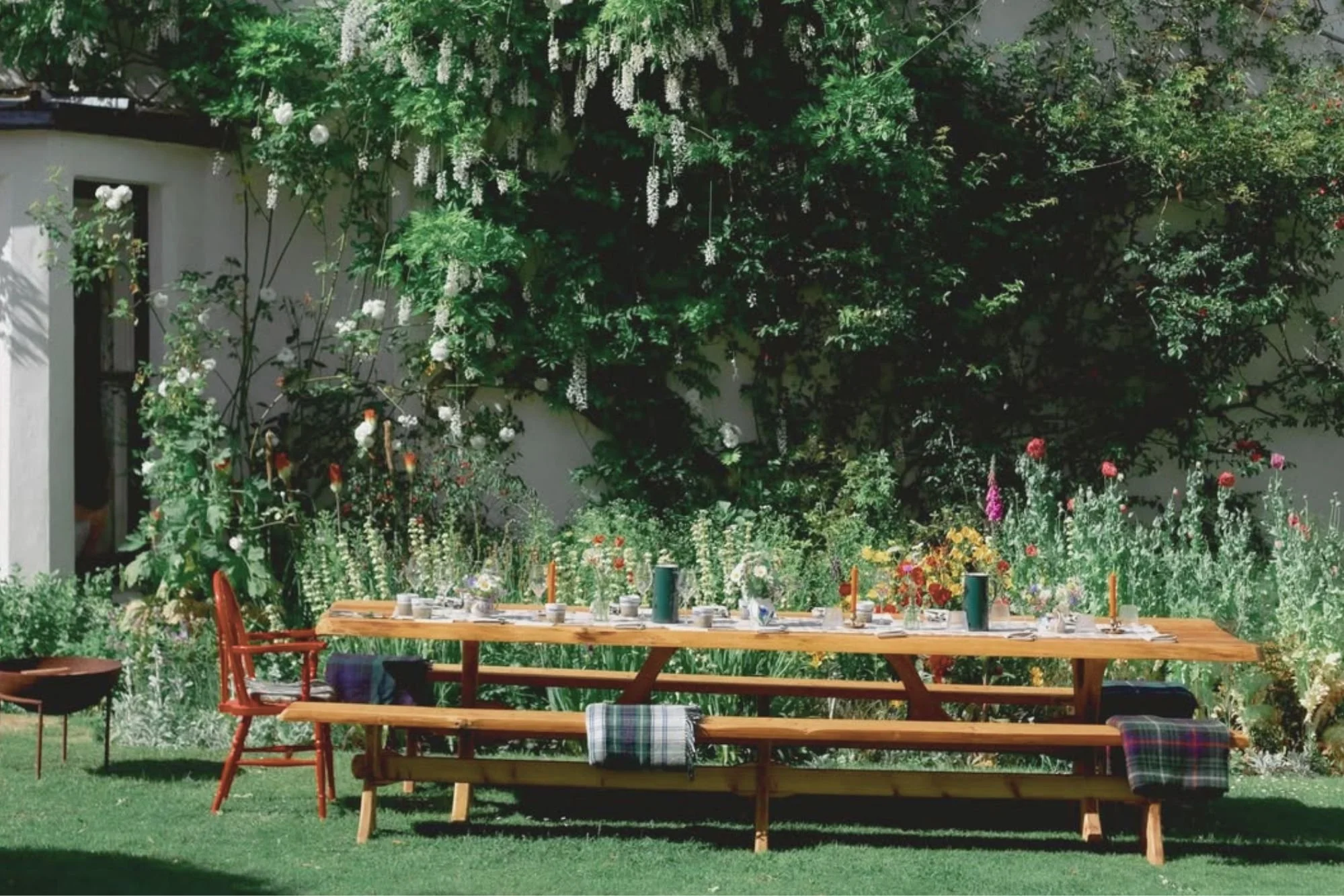 outdoor-dining-in-garden-area-at-devon-best-hotel-and-restaurant.jpg
