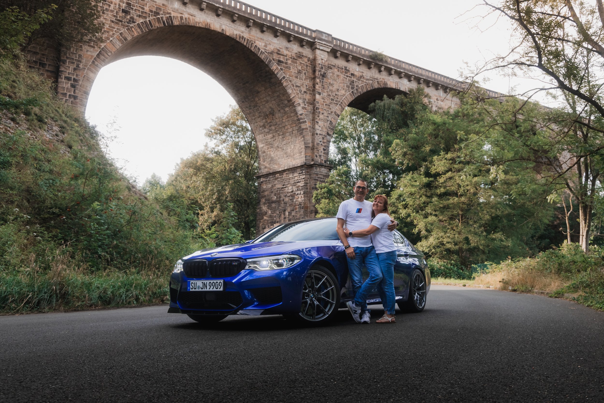 BMW M5 am Viadukt