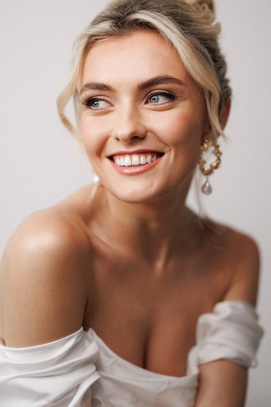 Contemporary-modern-bridal hair and makeup-Lottie Topping-43.jpg