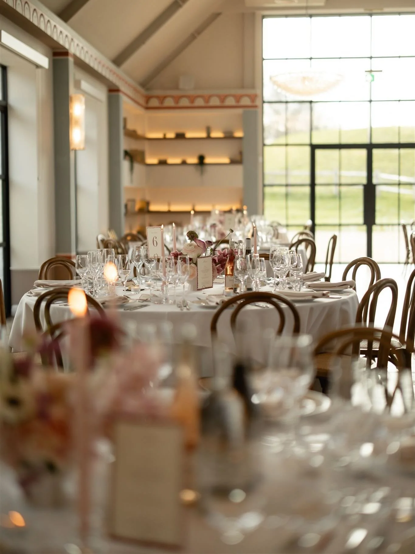 Very in love with the light in this room and this beautiful colour palette for Chloe + George 🤌🏼✨ the &lsquo;just married lace&rsquo; for the chairs was a very beautiful touch.

@limekilnsussex 
Flowers by @thistle_and_string 
Catering @kalmkitchen