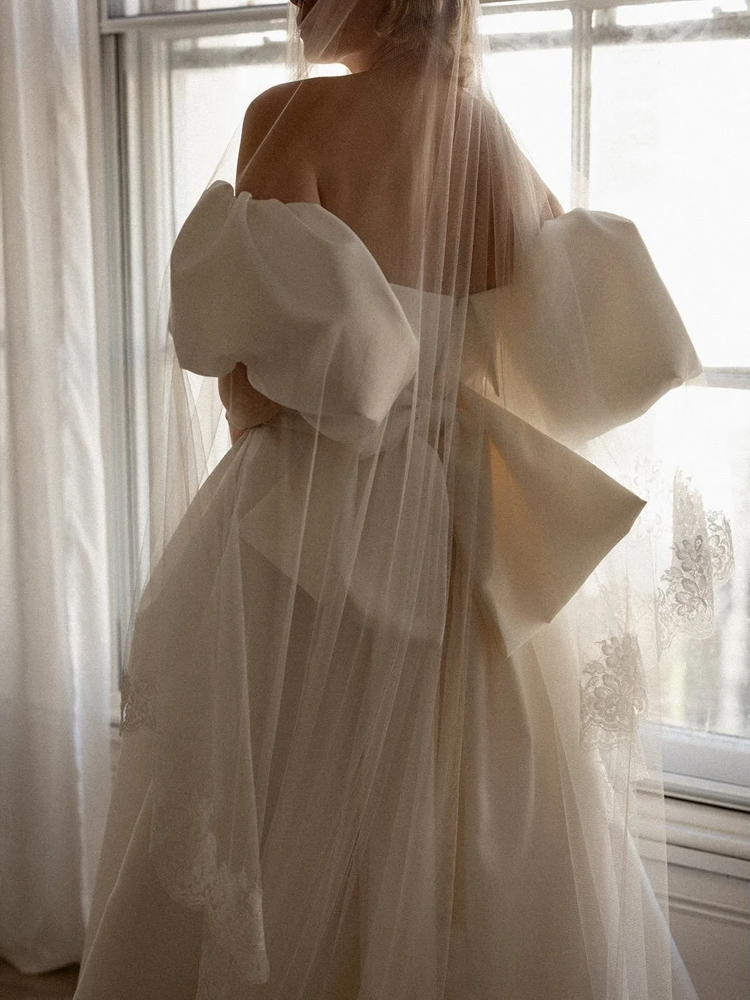 A little shoot we did in September is really giving Wuthering Heights energy 🥀 

Love being creative with the girls 
@thebriderie 
@skinimal_theweddingedit 
@thistle_and_string 
@maisiejanedaniels 
@edenbstudio 
@selbiestudio 
@wildponystories 
@jes