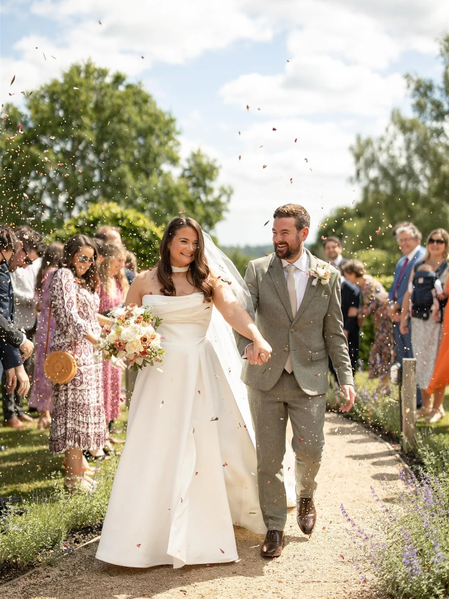 A May wedding at The Beacon, you couldn&rsquo;t ask for a more lovely day 💛 

Venue // @thebeacon_tw 
Hair + Make up // @laurengarfittmakeup 
Content creation // @socialsisters__ 
Flowers // @colonnadeflorist 
Dress Boutique // @purecouturebridalbou