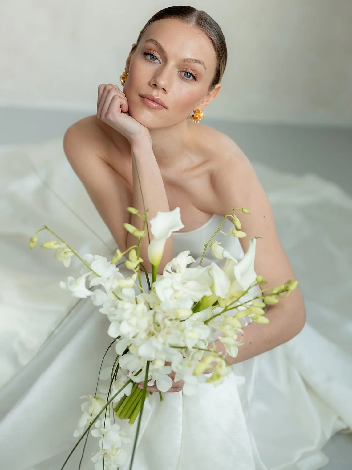 Julie serving bridal inspiration 〰️

This shoot is very hot on my Pinterest right now📍

HMUA @abitaylorbride
Dresses + styling @emilybutlerbridal 
Jewellery @edenbstudio 
Flowers @thistle_and_string 
Model @julie_verlo 
Studio @soif.studios 

#londo