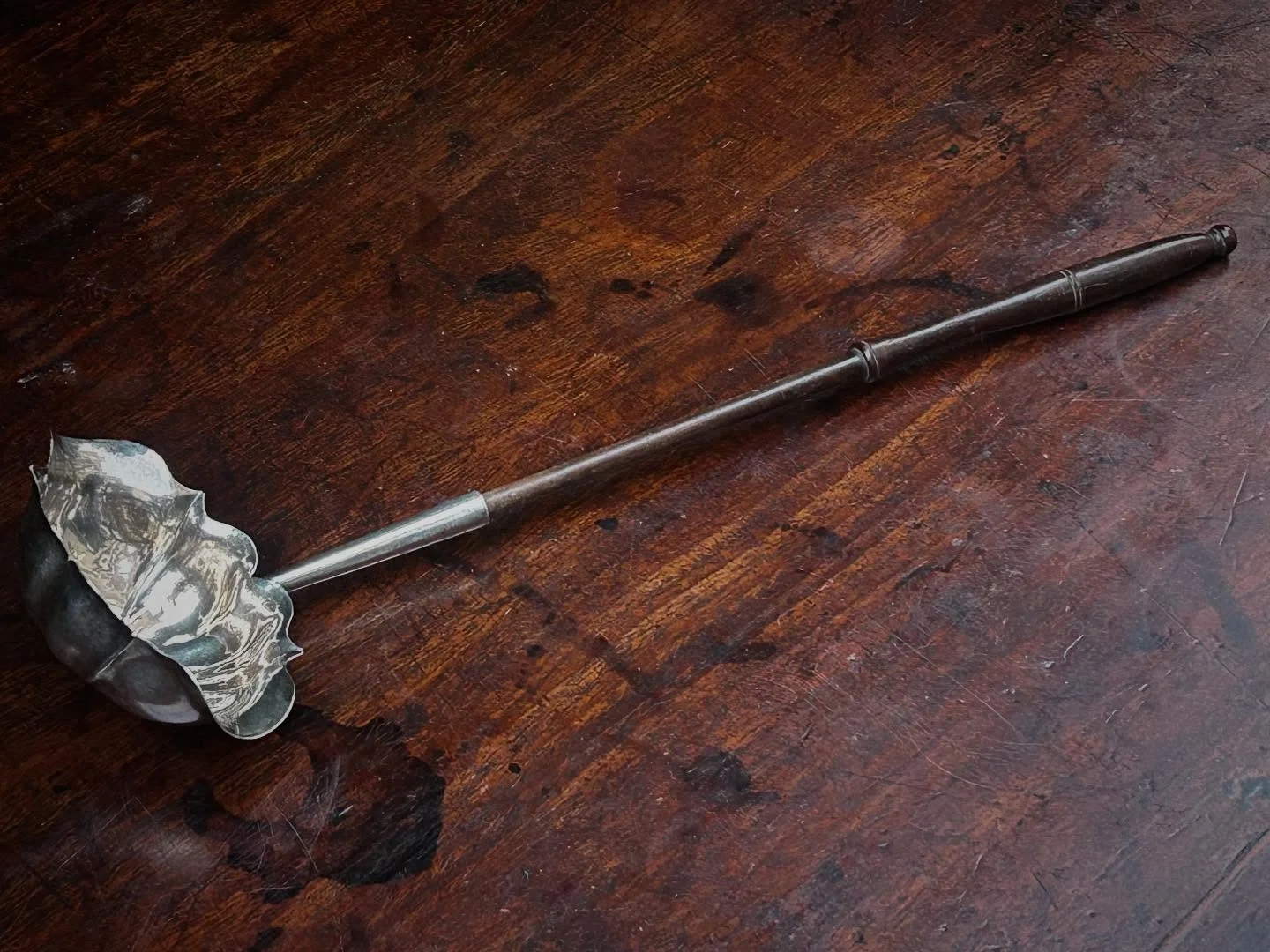 18th century Georgian silver toddy ladle. London, 1772 
Turned mahogany handle. Silver ladle with double spout. 32cm long 
&pound;65
#stirlingsilver #toddyladle #antique #18thcentury #antiqueshop #antiquemahogany #woolleyantiques