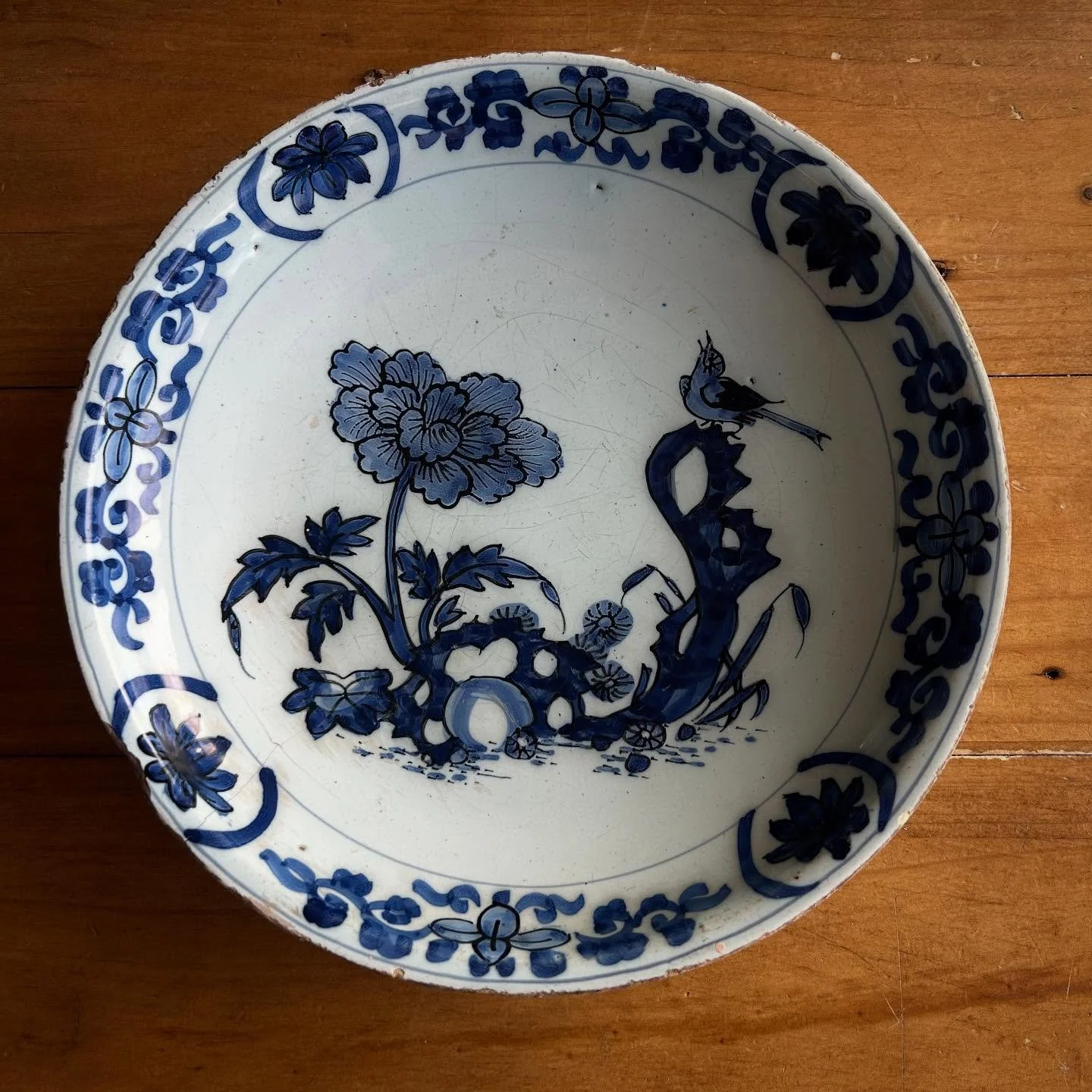 Unusual 18th century hand painted shallow Dutch Delft bowl with lovely two tone blue decoration. 
Diameter approximately 21cm, height 4cm
Fine hairlines at one side as seen, otherwise, stable, clean and looks good. 
&pound;70
#delftware #delft #dutch