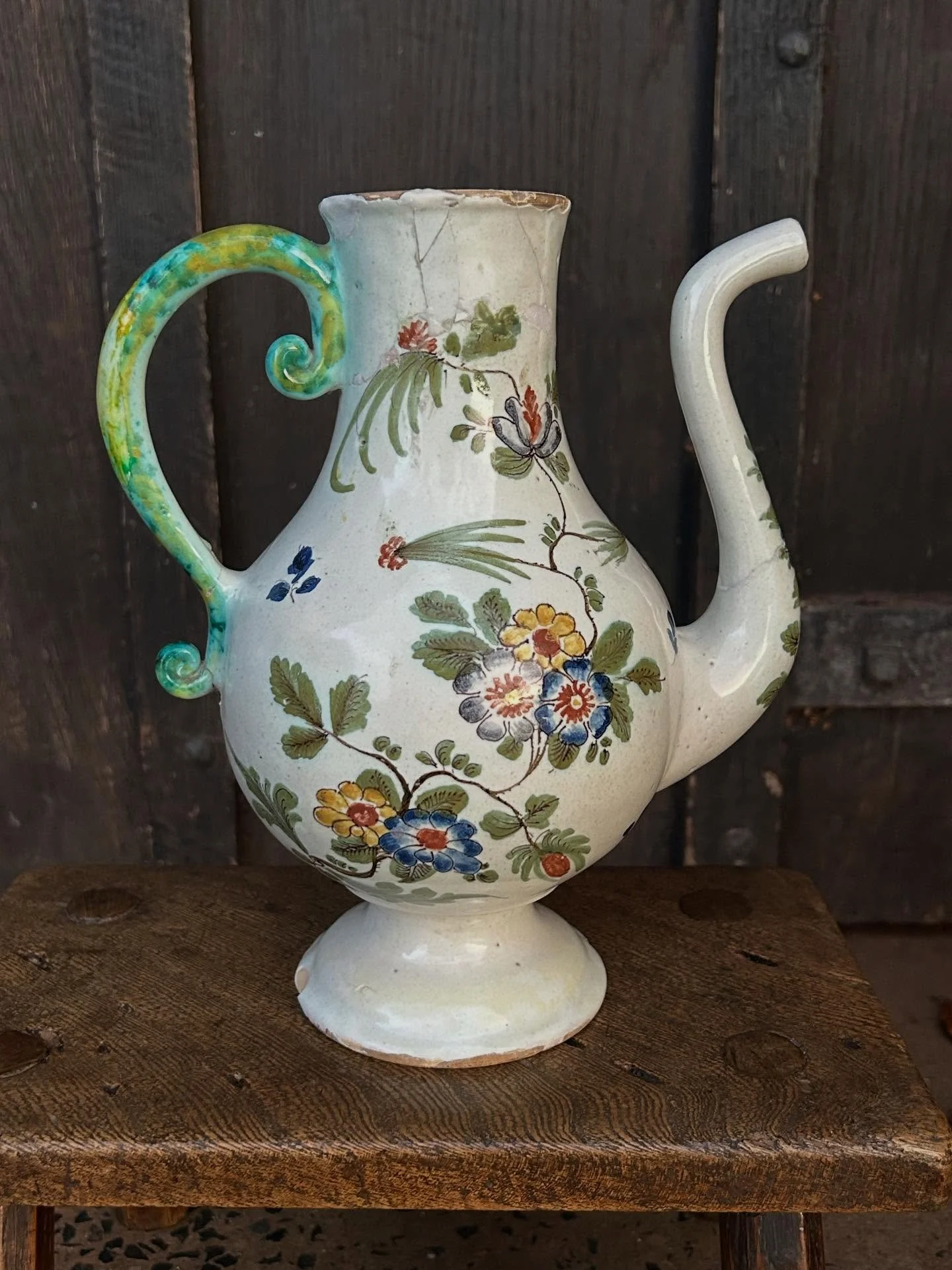 18th century Italian maiolica coffee pot with polychrome hand painted floral pattern. From the Callegari workshop in Pesaro. 
Restored throughout (spout and handle, rim etc) but a rare survivor. DM for specifics. 
24cm
&pound;140

#italianmaiolica #1