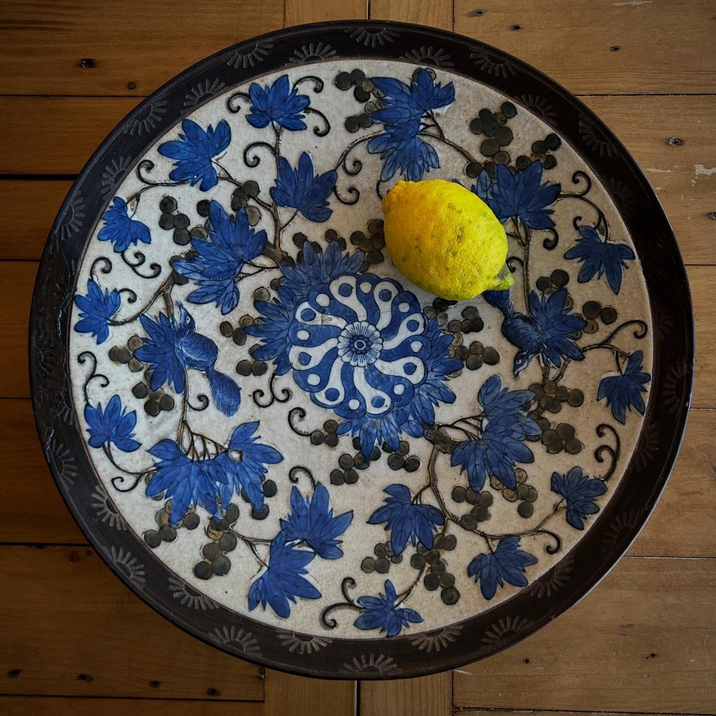 Very large beautiful late 19th century Chinese Qing dynasty charger or large dish. Four character mark on base usually found on crackle glaze porcelain (mostly vases) from this period. This is a rare design with a Persian looking influence. The leave